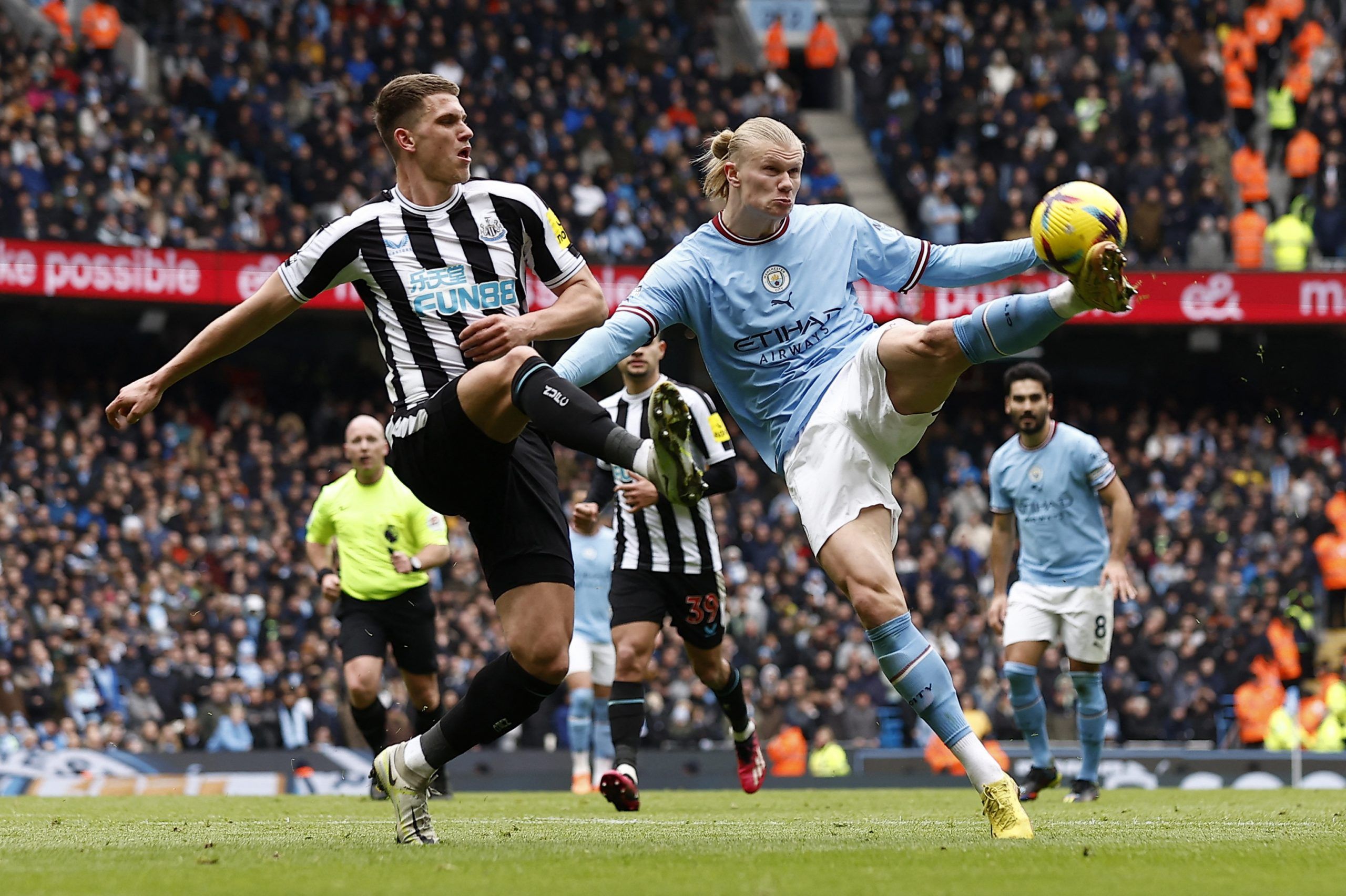 Soccer Football - Premier League - Manchester City v Newcastle United - Etihad Stadium, Manchester, Britain - March 4, 2023 Newcastle United's Sven Botman in action with Manchester City's Erling Braut Haaland Action Images via Reuters/Jason Cairnduff EDITORIAL USE ONLY. No use with unauthorized audio, video, data, fixture lists, club/league logos or 'live' services. Online in-match use limited to 75 images, no video emulation. No use in betting, games or single club /league/player publications. 