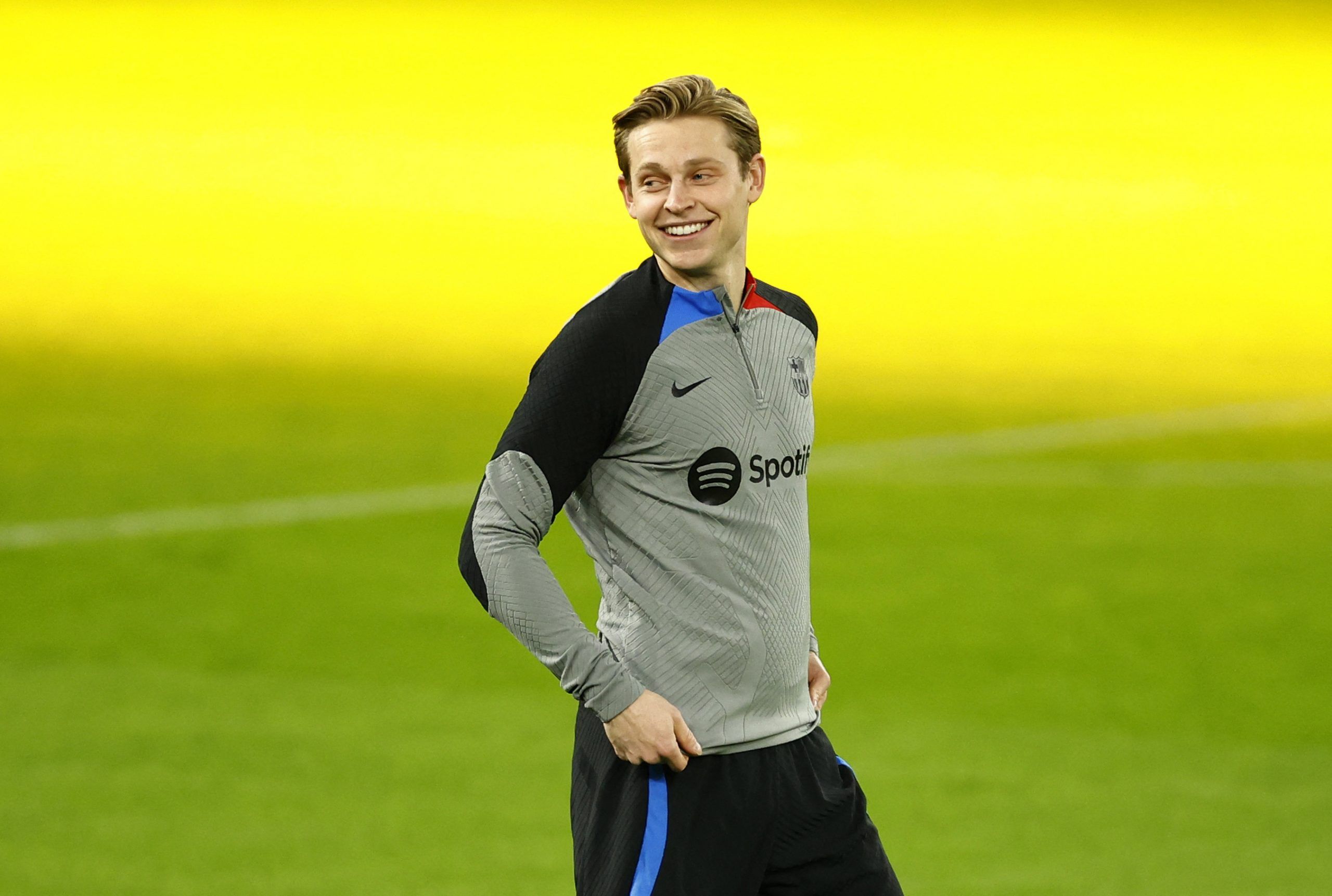 Soccer Football - Europa League - FC Barcelona Training - Old Trafford, Manchester, Britain - February 22, 2023  FC Barcelona's Frenkie de Jong during training Action Images via Reuters/Andrew Boyers
