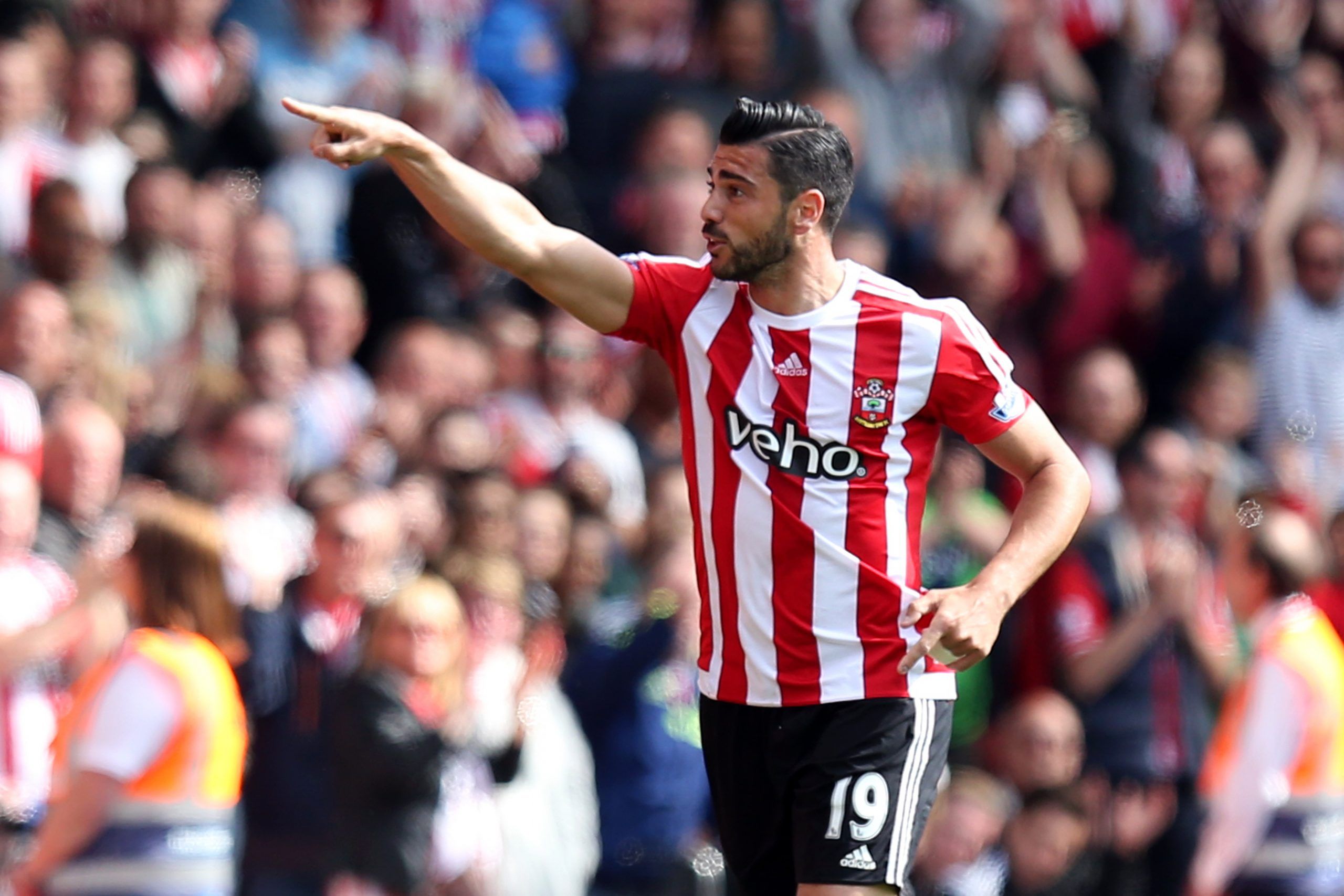 Britain Soccer Football - Southampton v Crystal Palace - Barclays Premier League - St Mary's Stadium - 15/5/16 
Graziano Pelle celebrates as gestures towards Kelvin Davis after scoring the second goal for Southampton  
Action Images via Reuters / Paul Childs 
Livepic 
EDITORIAL USE ONLY. No use with unauthorized audio, video, data, fixture lists, club/league logos or 