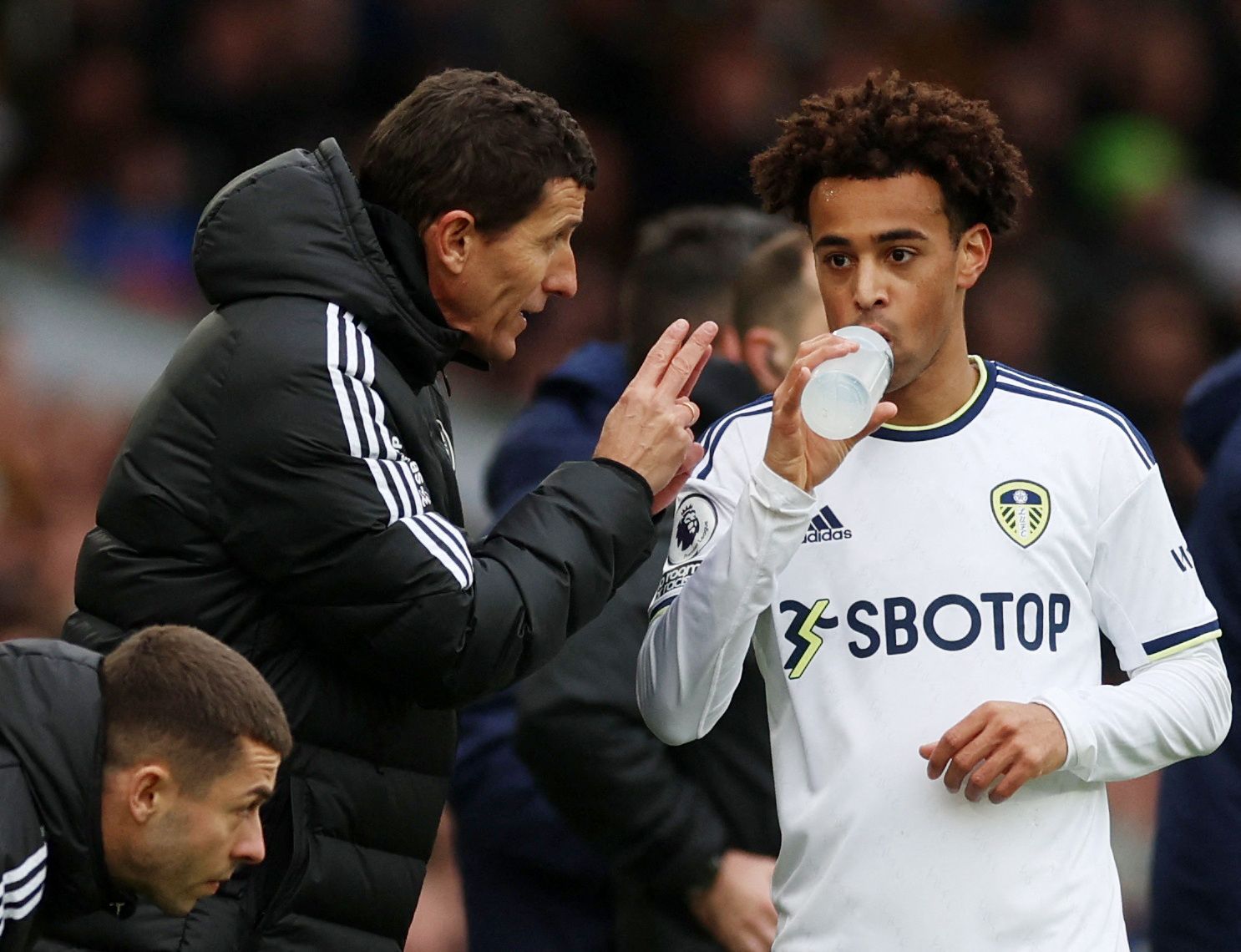 Soccer Football - Premier League - Leeds United v Southampton - Elland Road, Leeds, Britain - February 25, 2023 Leeds United manager Javi Gracia talks to Tyler Adams Action Images via Reuters/Lee Smith EDITORIAL USE ONLY. No use with unauthorized audio, video, data, fixture lists, club/league logos or 'live' services. Online in-match use limited to 75 images, no video emulation. No use in betting, games or single club /league/player publications.  Please contact your account representative for f