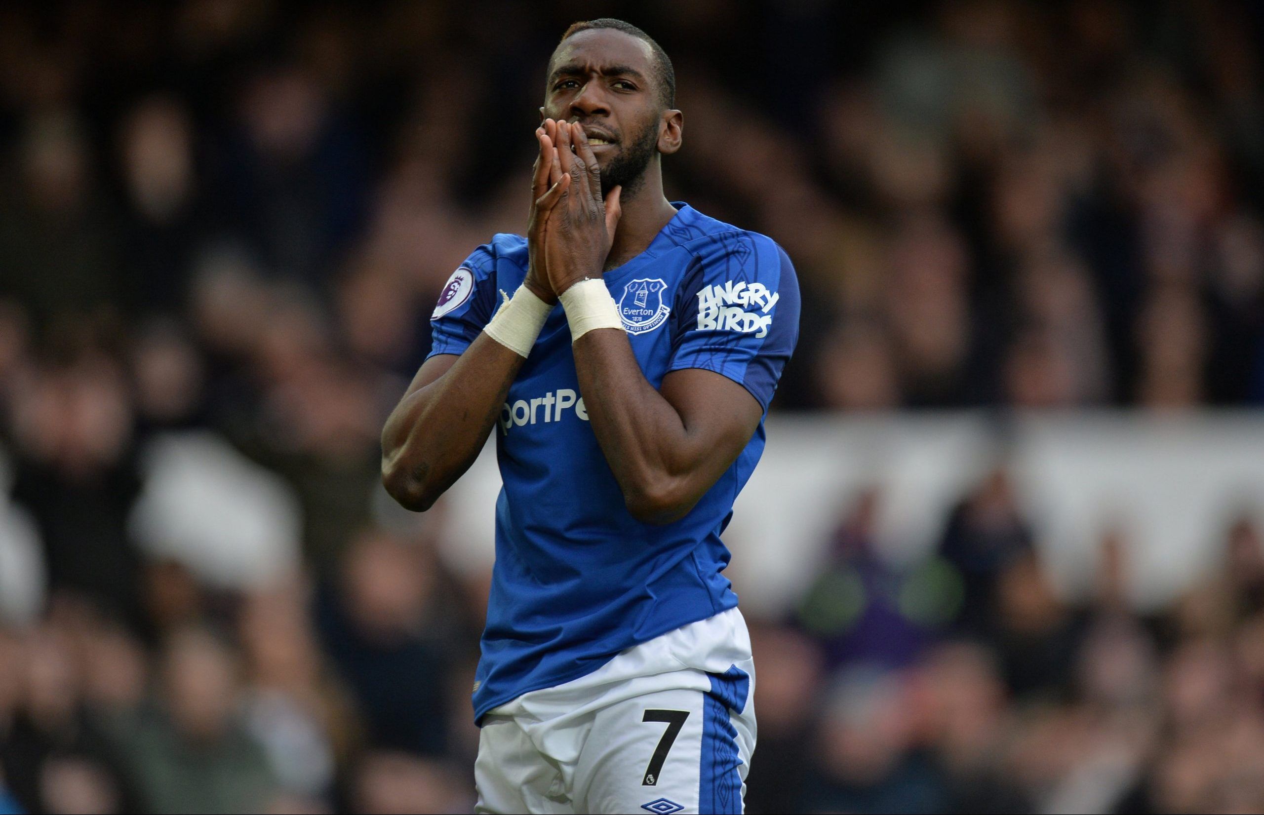 Soccer Football - Premier League - Everton vs Manchester City - Goodison Park, Liverpool, Britain - March 31, 2018   Everton's Yannick Bolasie reacts after a missed chance   REUTERS/Peter Powell    EDITORIAL USE ONLY. No use with unauthorized audio, video, data, fixture lists, club/league logos or 