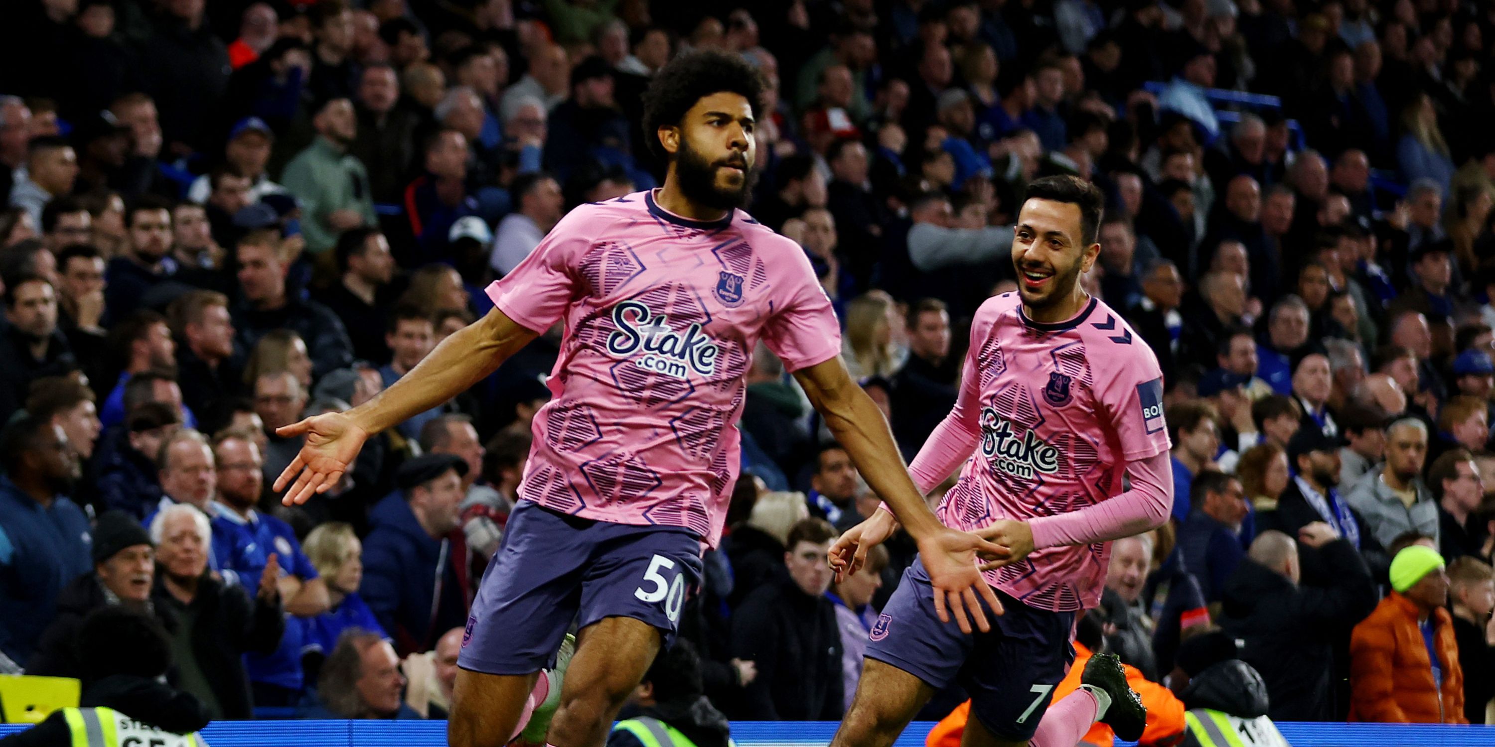 everton-ellis-simms-celebration-dwight-mcneil