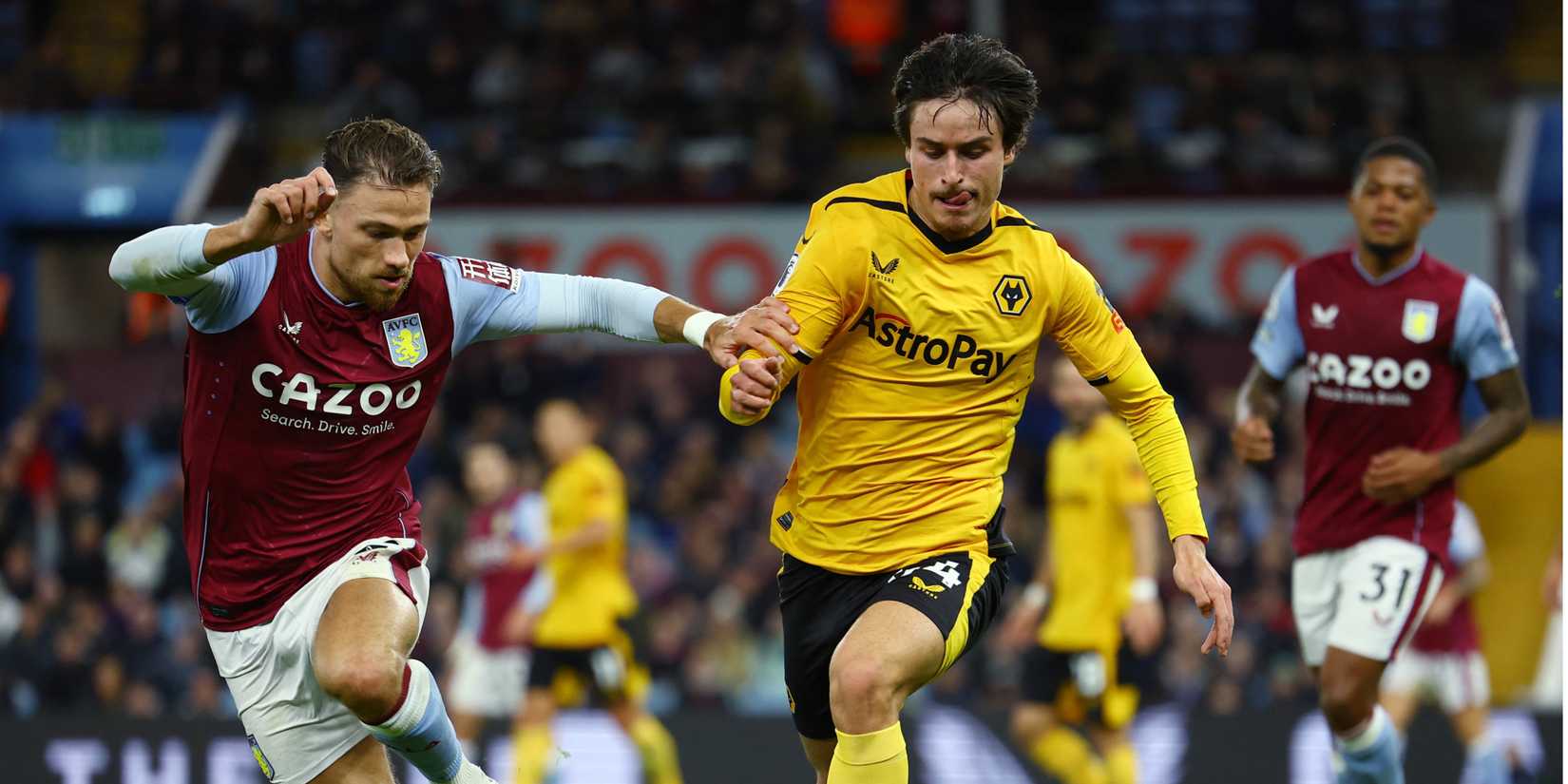 Hugo-bueno-in-action-for-wolves