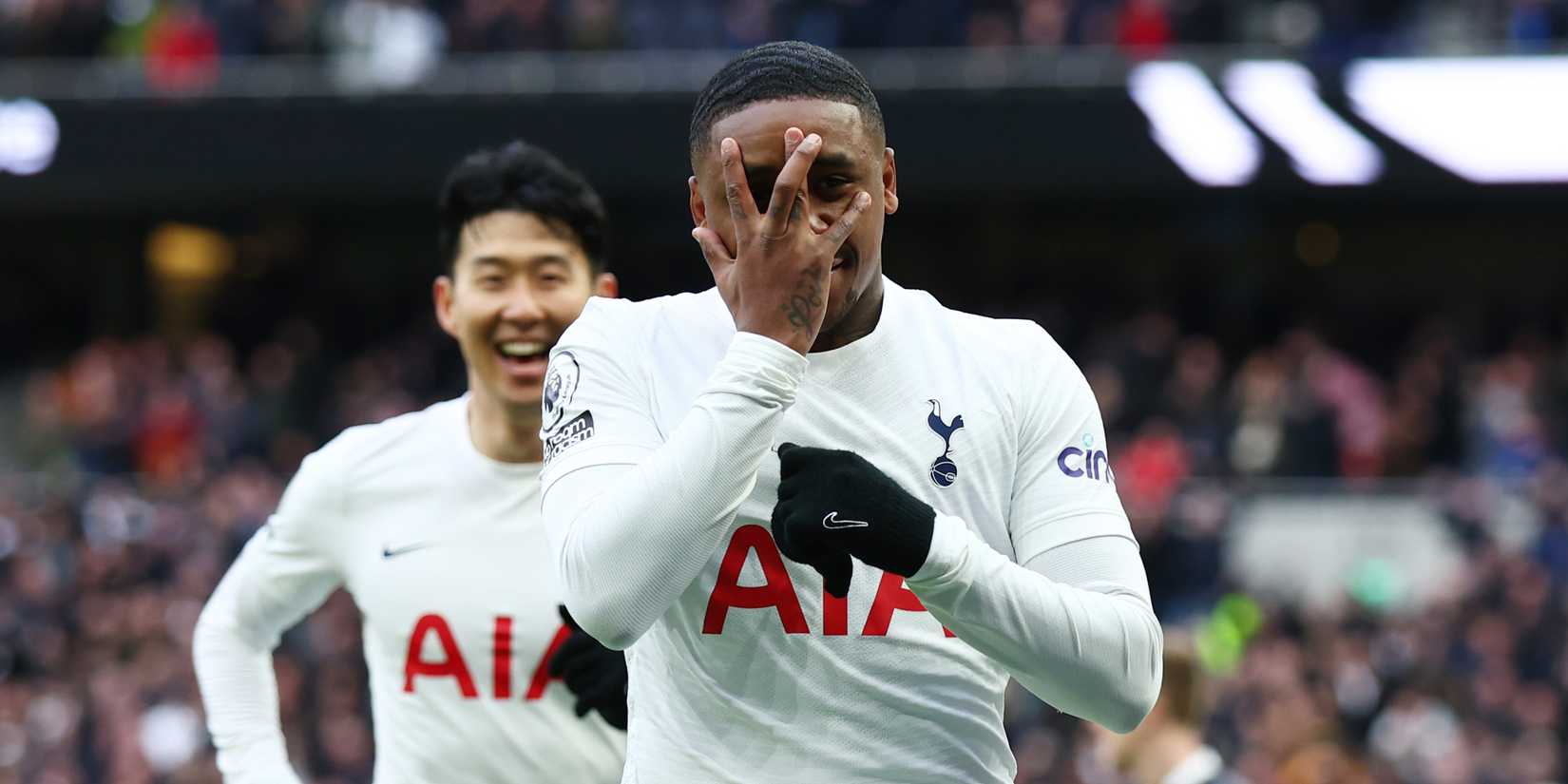 Steven Bergwijn do Tottenham Hotspur celebra