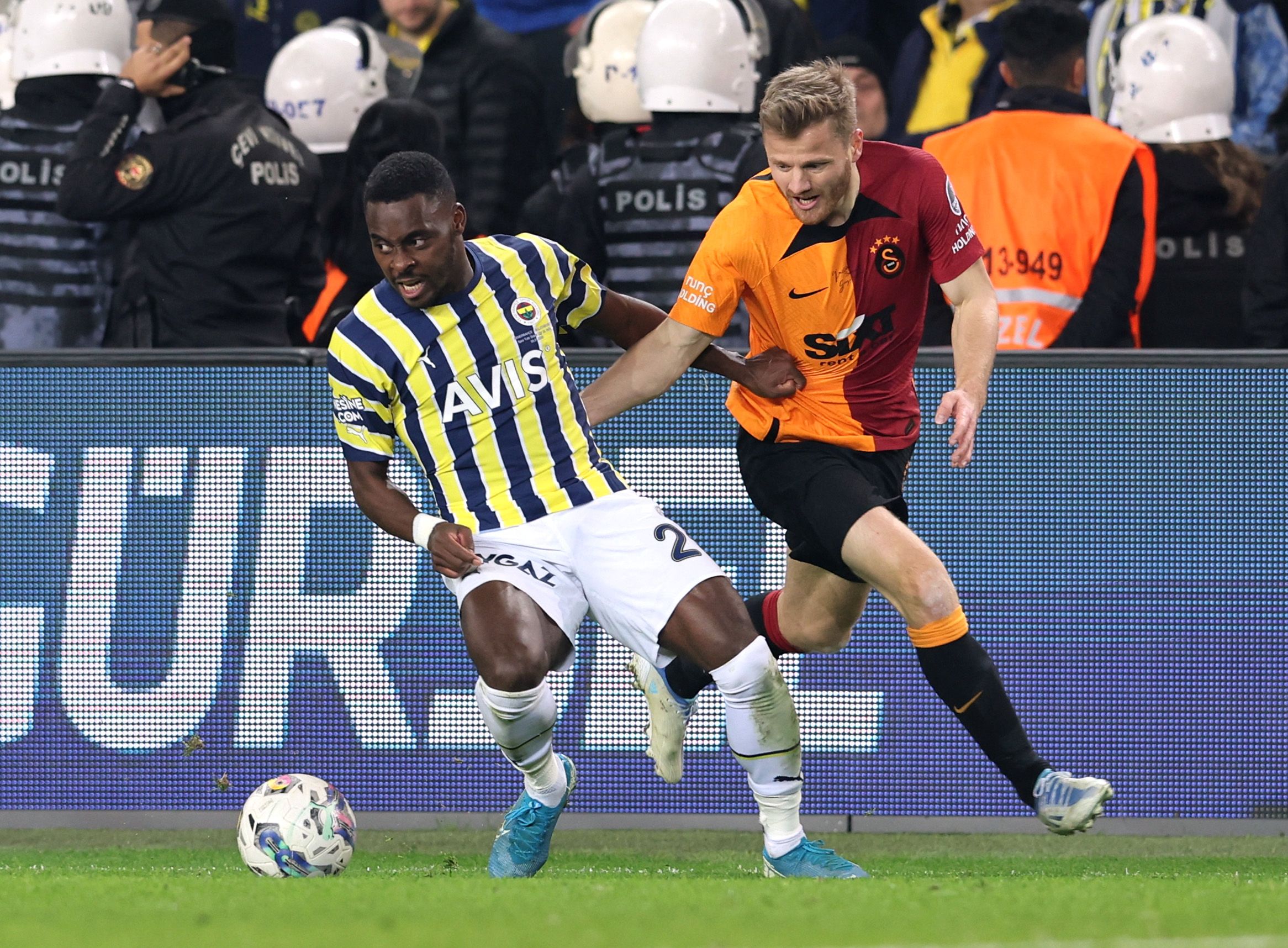 bright-osayi-samuel-fenerbahce-championship