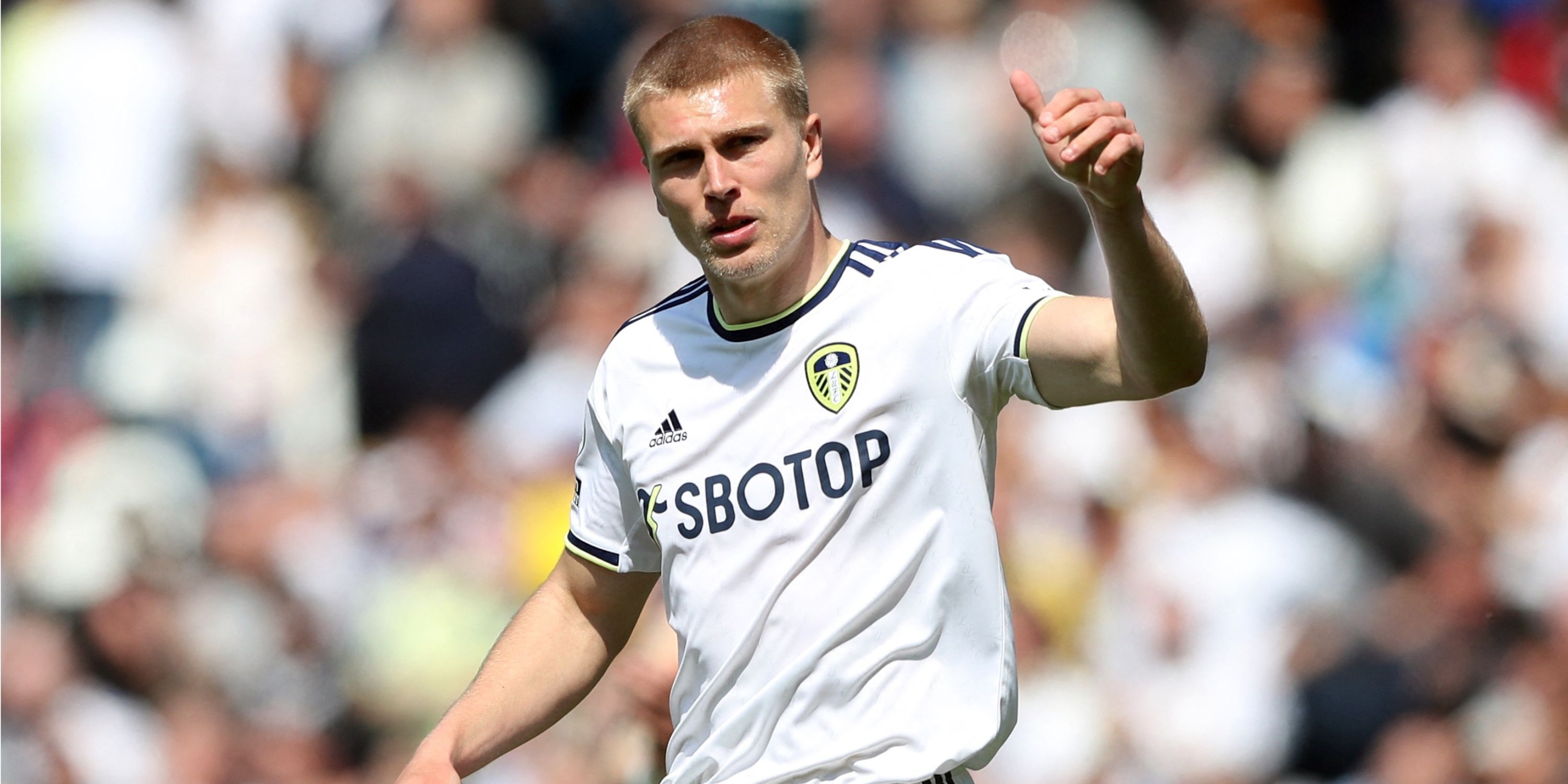 Leeds Exit Update Emerges Regarding £40k-A-Week Defender