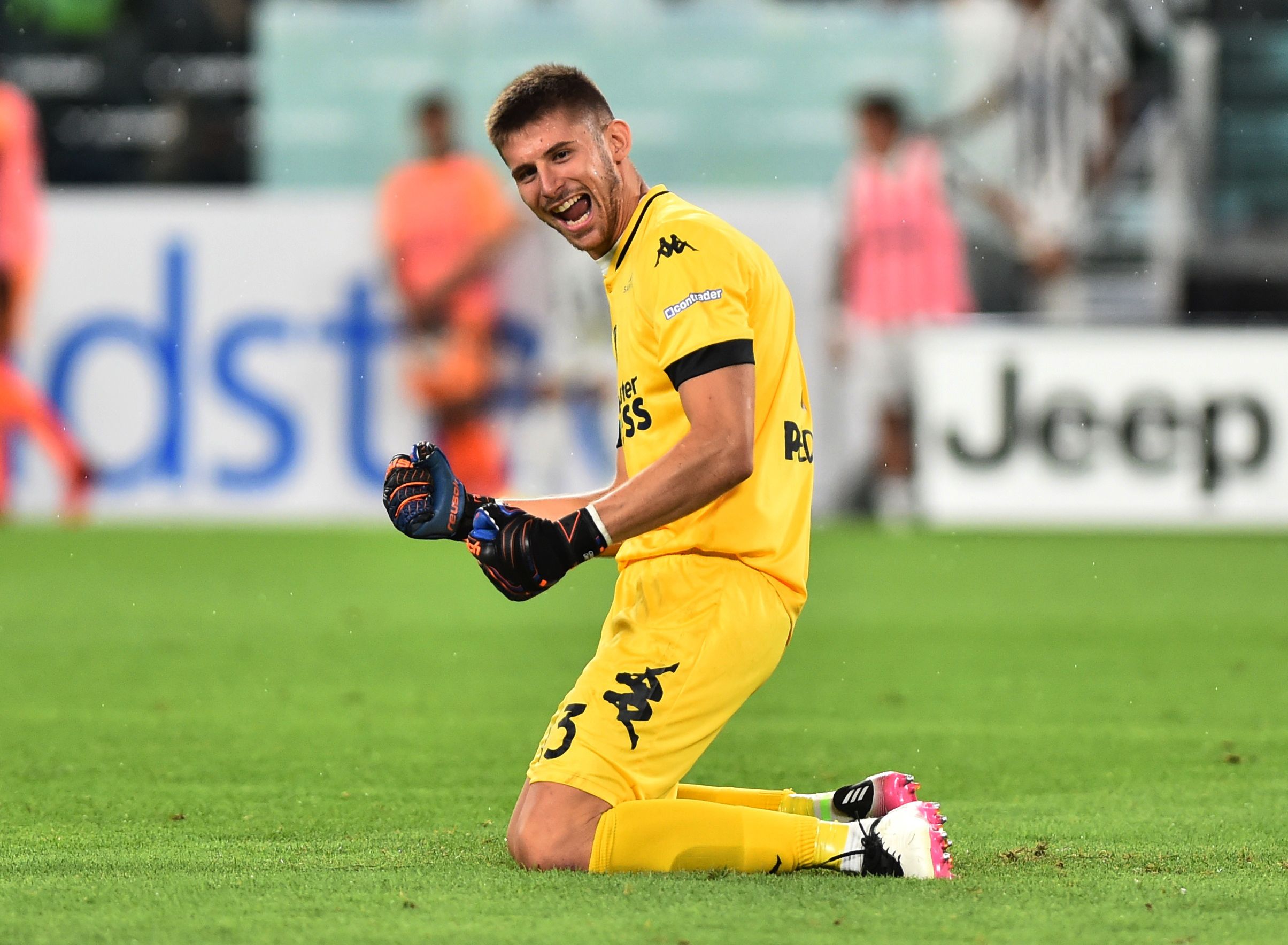 Guglielmo-Vicario-tottenham-hotspur