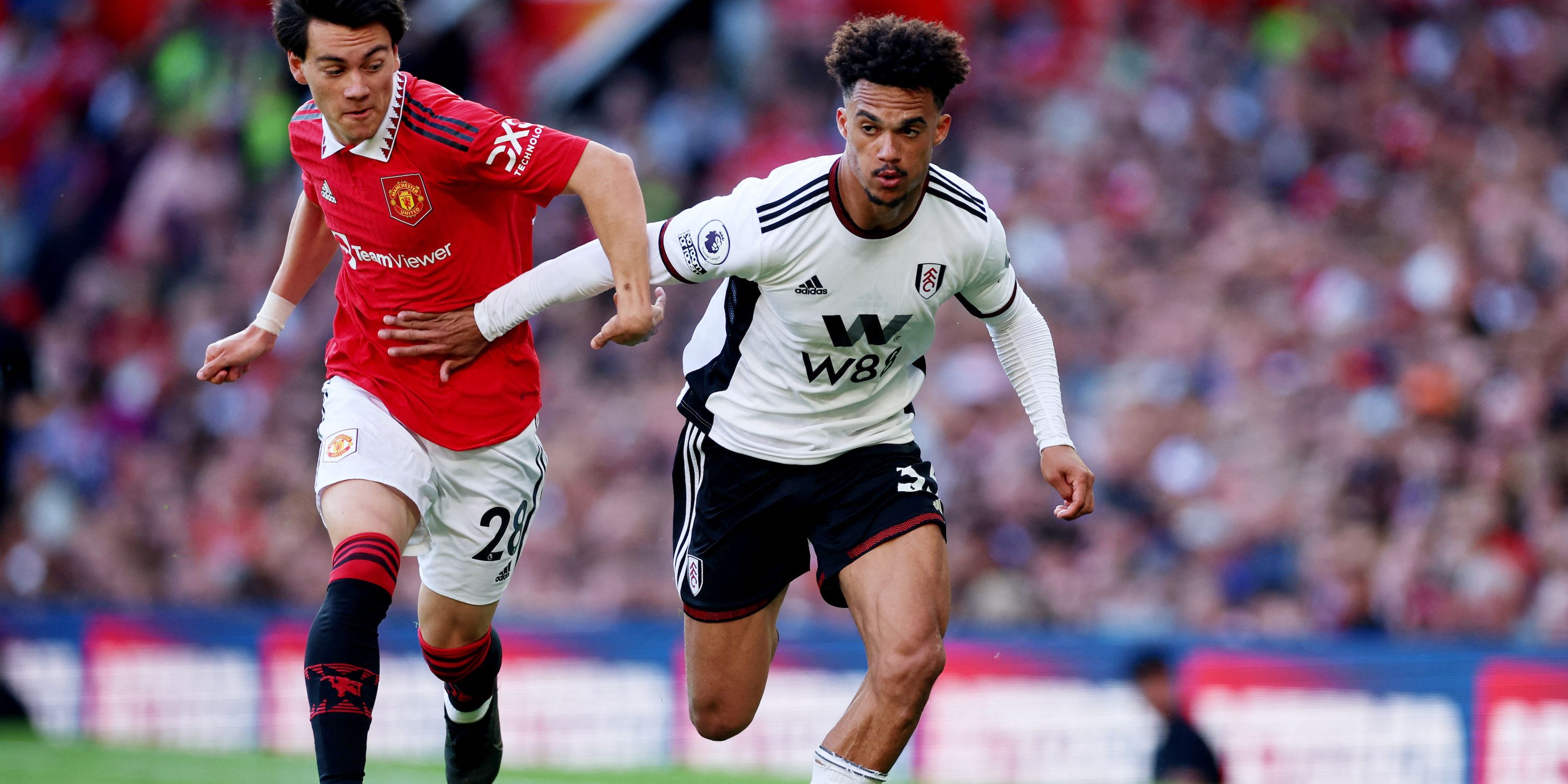 Manchester United's Facundo Pellistri plays with Fulham's Antonee Robinson 