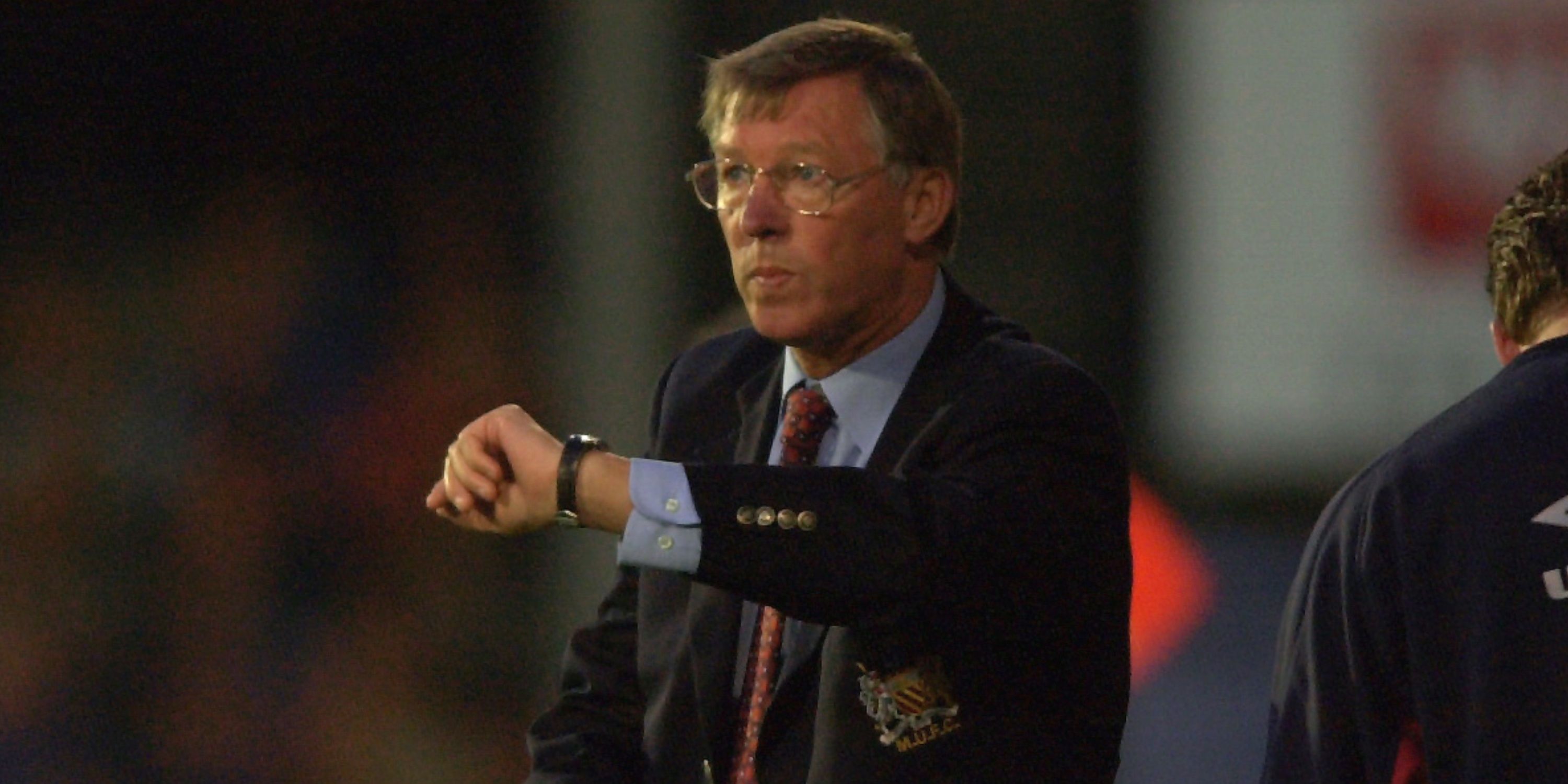 Video) Sir Alex Ferguson Checks Watch For 'Fergie Time' During Arsenal  Encounter | CaughtOffside