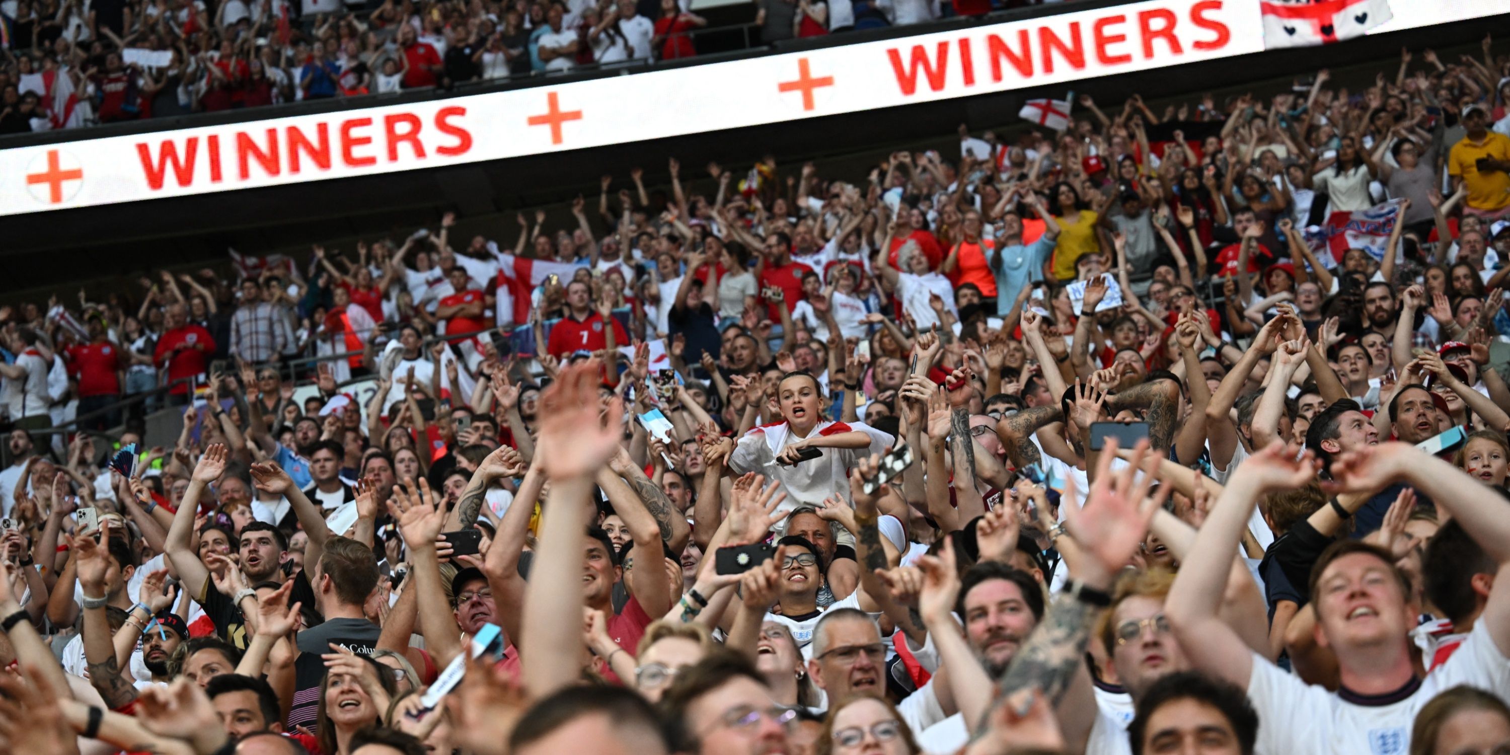 england-fans-wembley-euro-2022