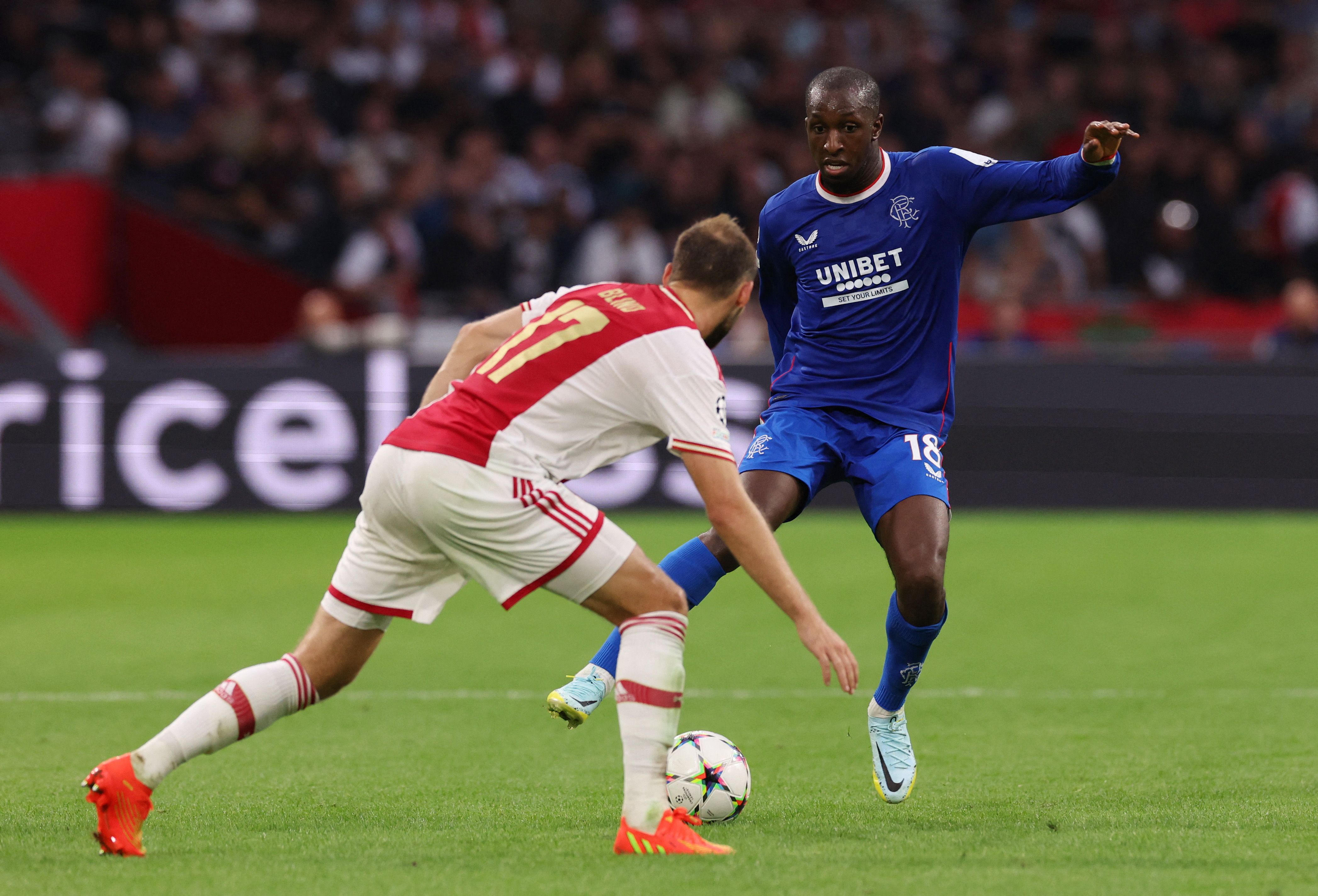 Leeds Considering Offer For £21kp/w Midfield