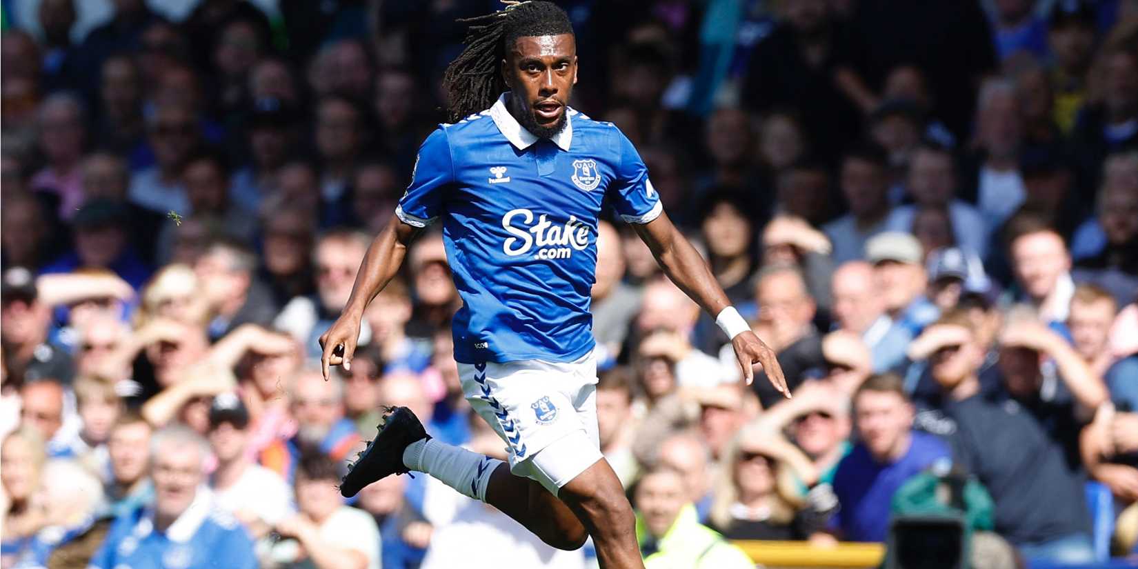 Alex Iwobi playing for Everton