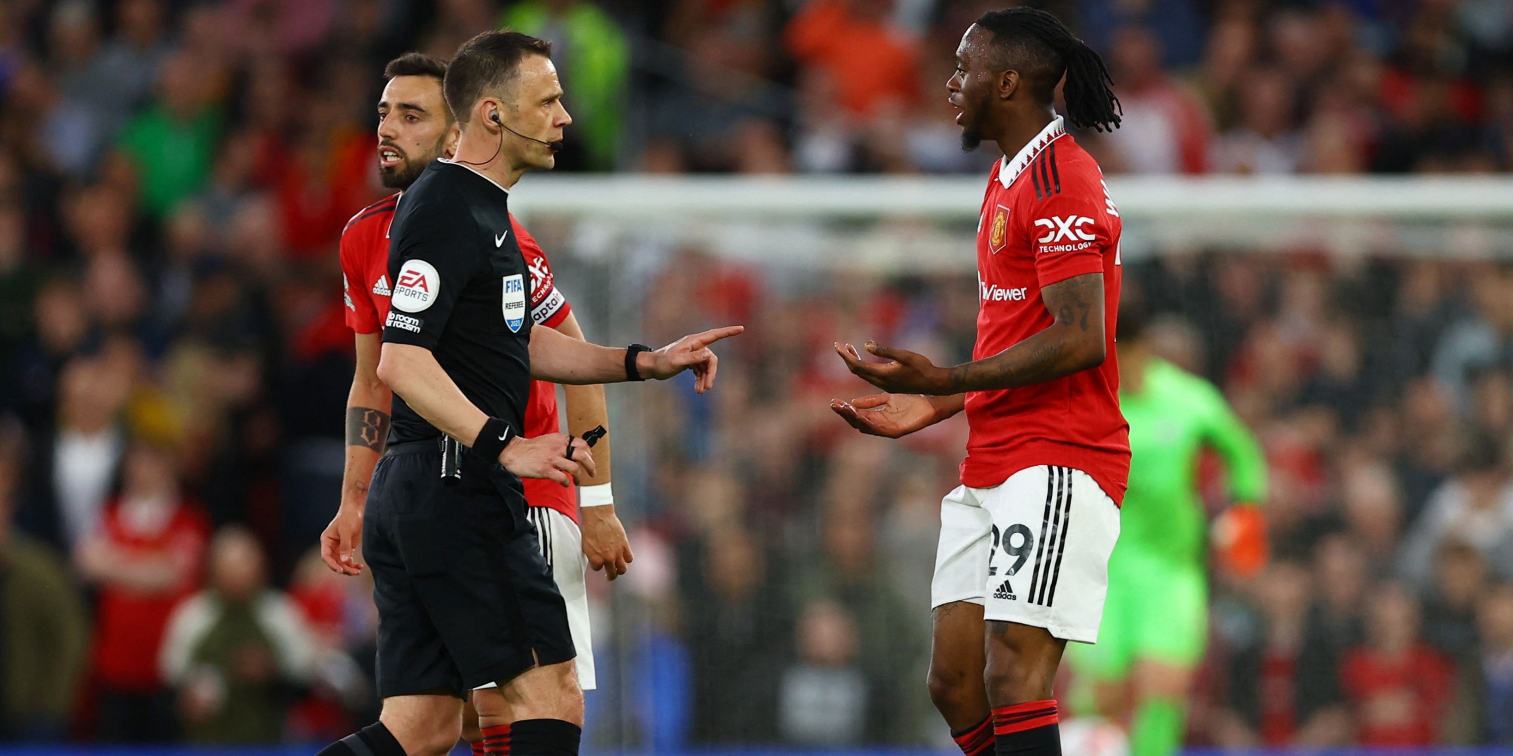 stuart-attwell-man-united-premier-league