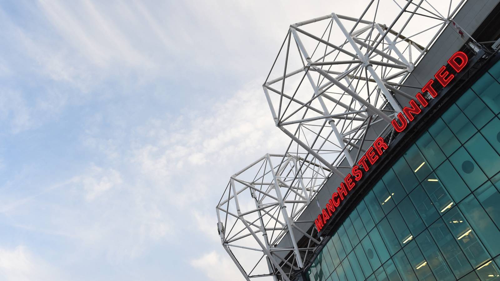Man Utd: Red Devils looking to sign "unplayable" midfielder