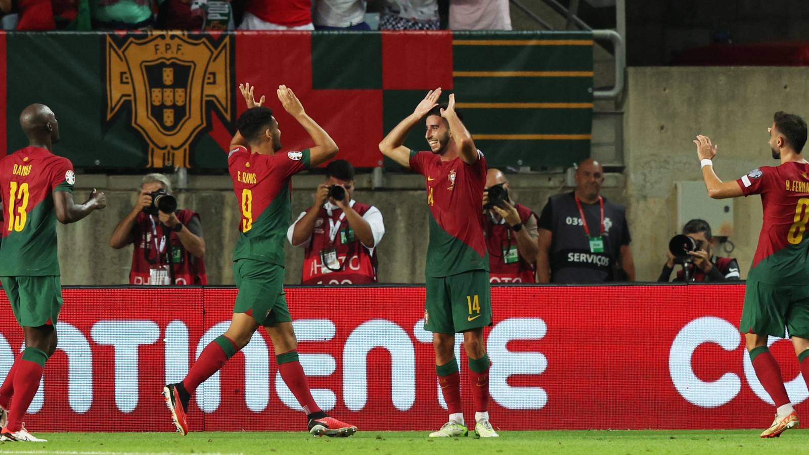 Agent travels to hold talks as Man Utd plot move for 