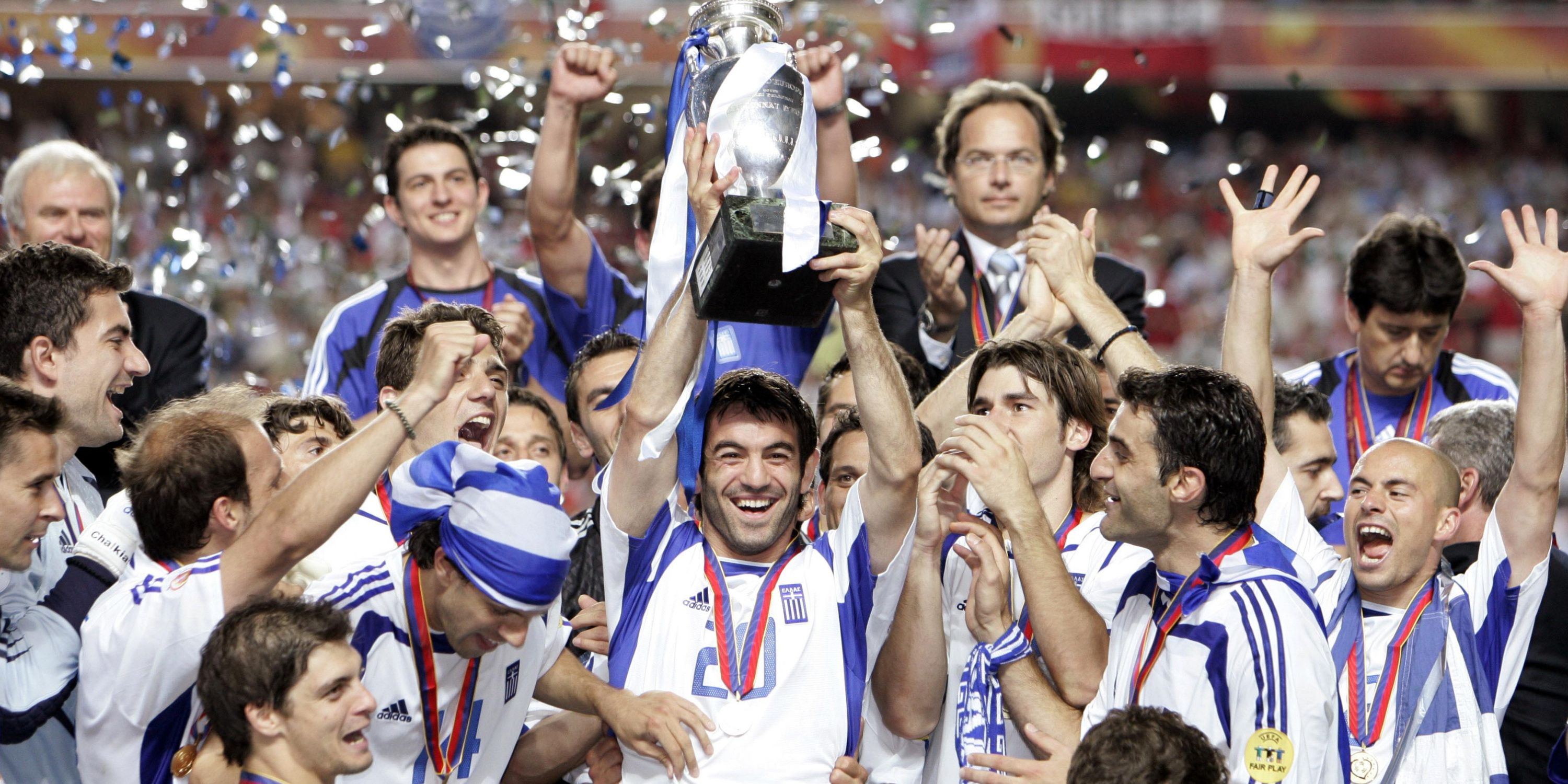 greece-trophy-euro-2004
