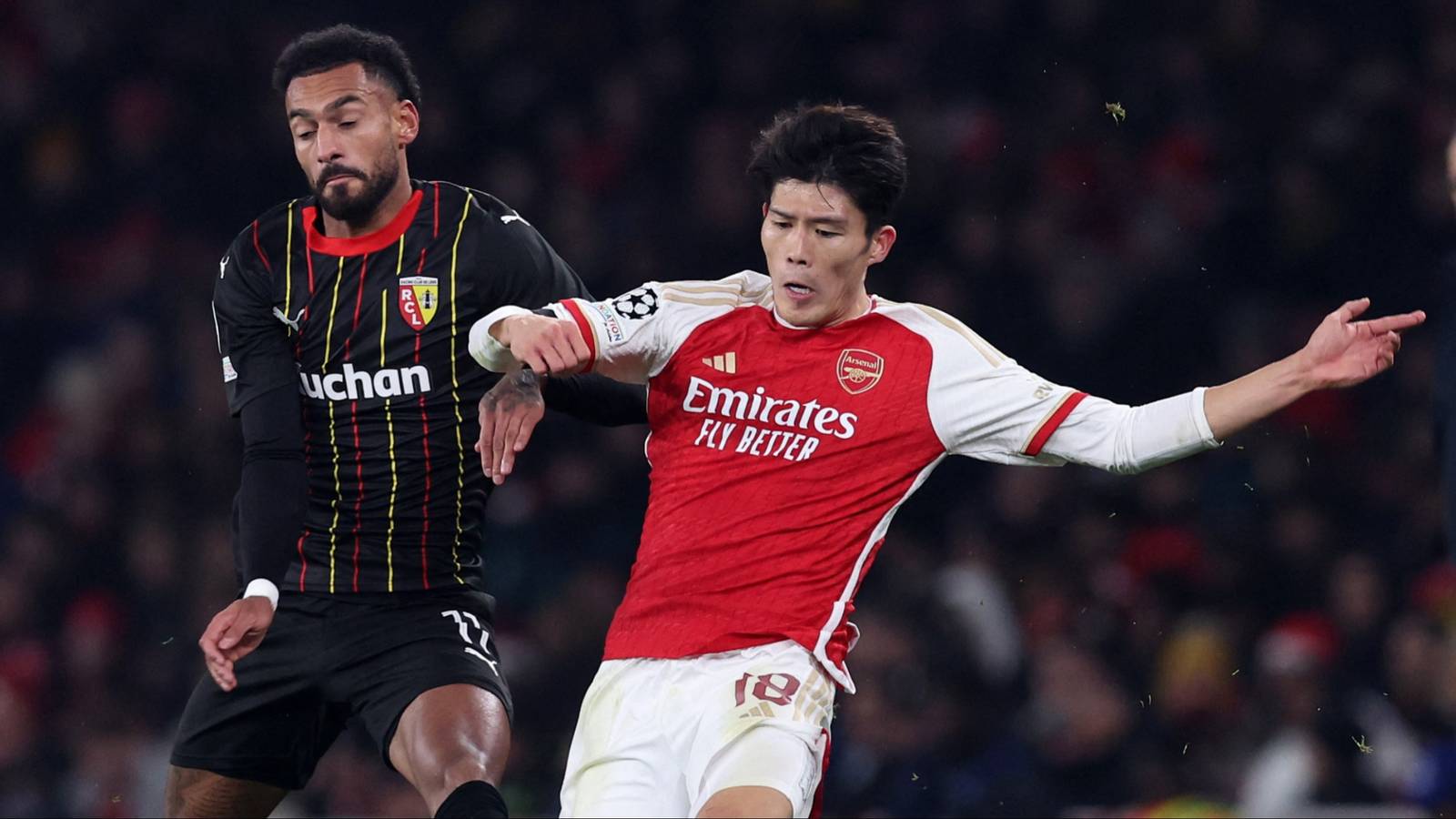 Takehiro Tomiyasu - Sự Bình Tĩnh Giữa Những Cơn Bão Trên Sân Cỏ Takehiro Tomiyasu - Sự Bình Tĩnh Giữa Những Cơn Bão Trên Sân Cỏ