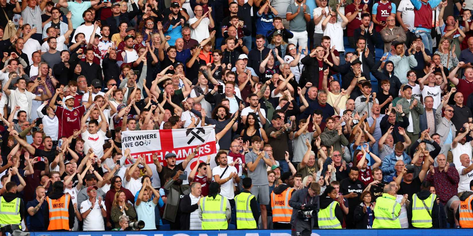 West-Ham-Fans-Celebrate