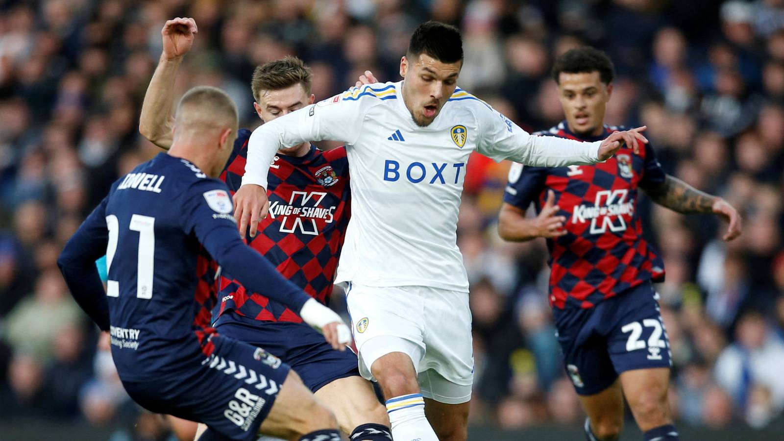 farke-axes-piroe-unleashes-a-surprise-in-leeds-predicted-lineup-v