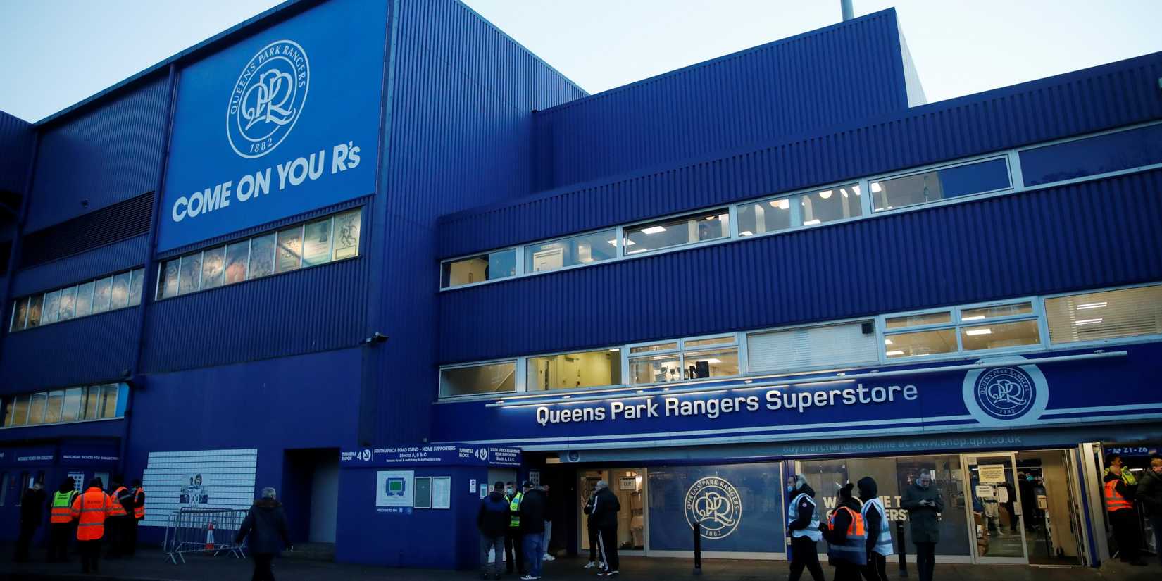 matrade-loftus-road-qpr-stadium-pitch-size