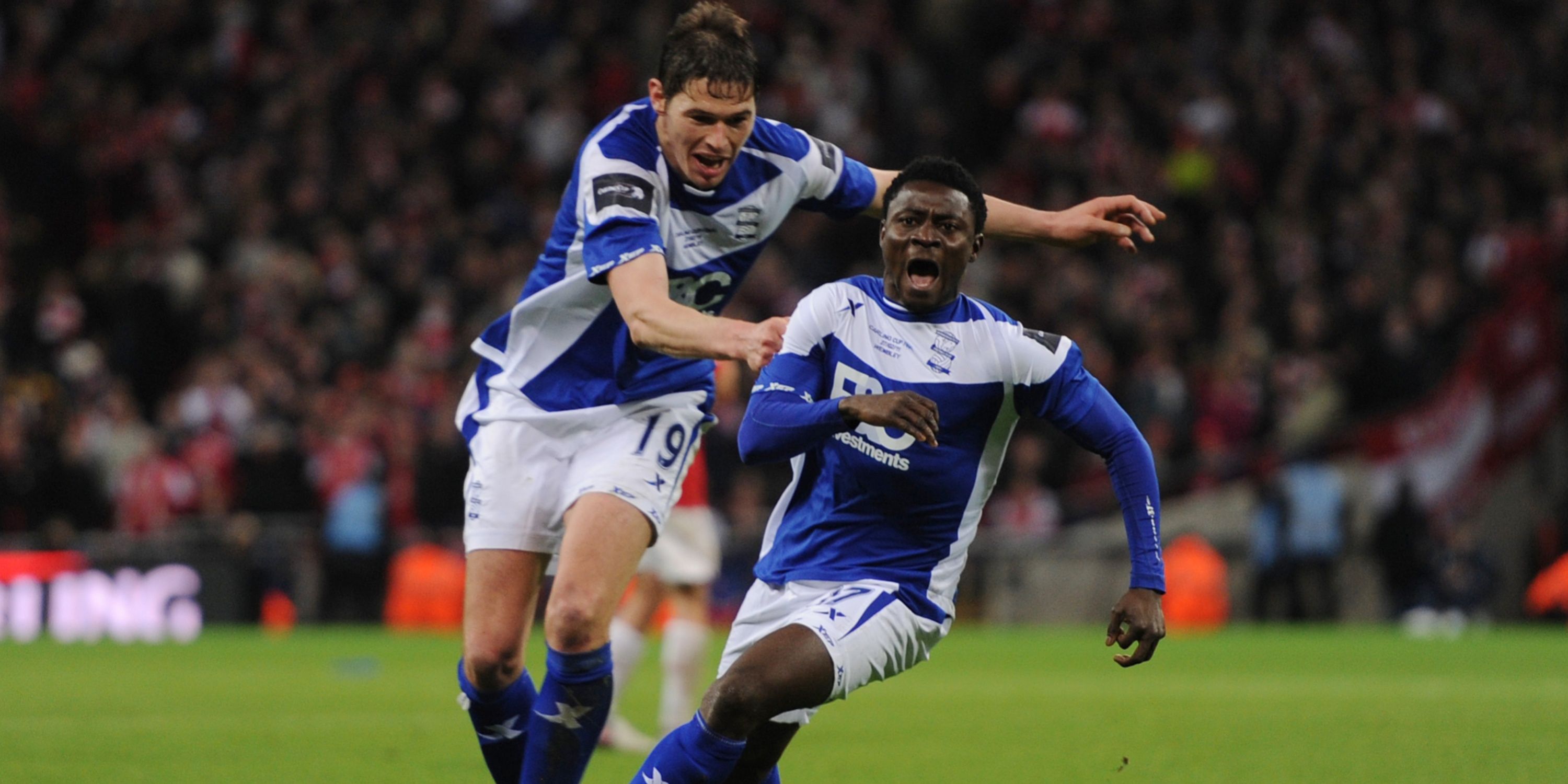 Obafemi-Martins-RASENAL-BIRMINGham-CITY-CARLING-CUP-FINAL