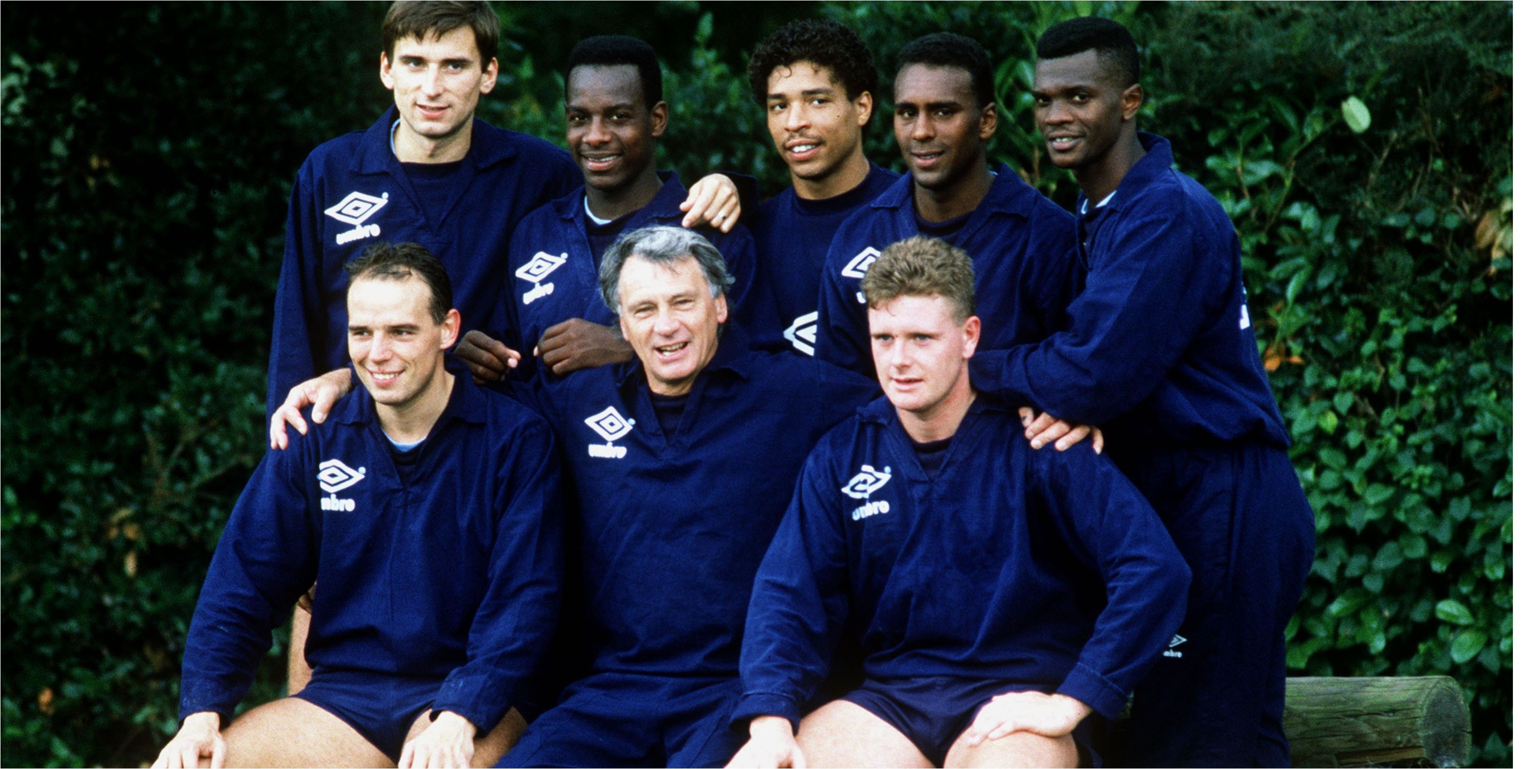 Bobby-Robson-with-England-players