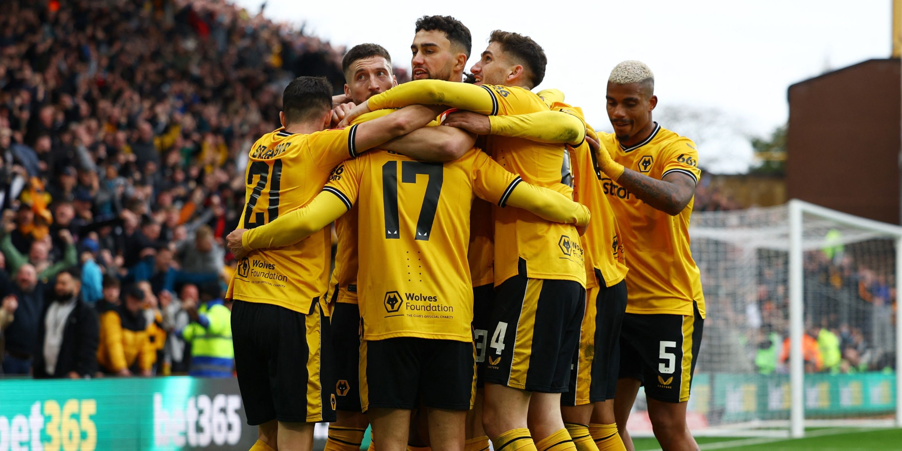 wolves-team-celebrate