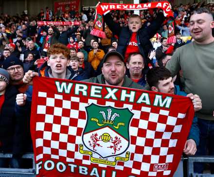 wrexham-fans-racecourse-ground