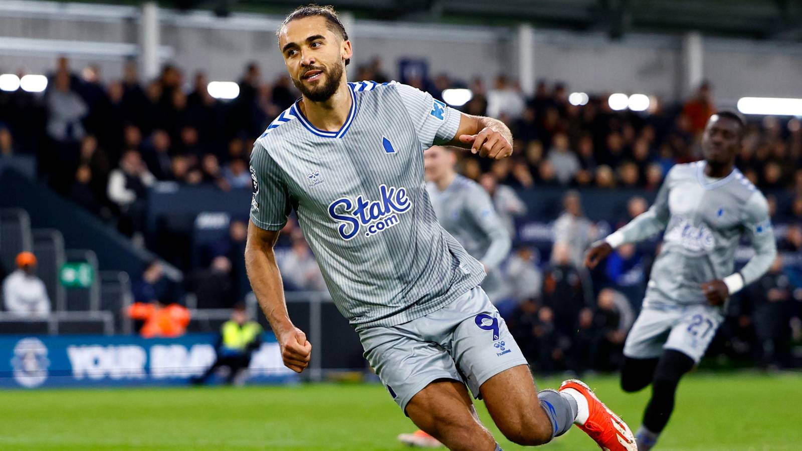 Everton now battling Chelsea to sign 