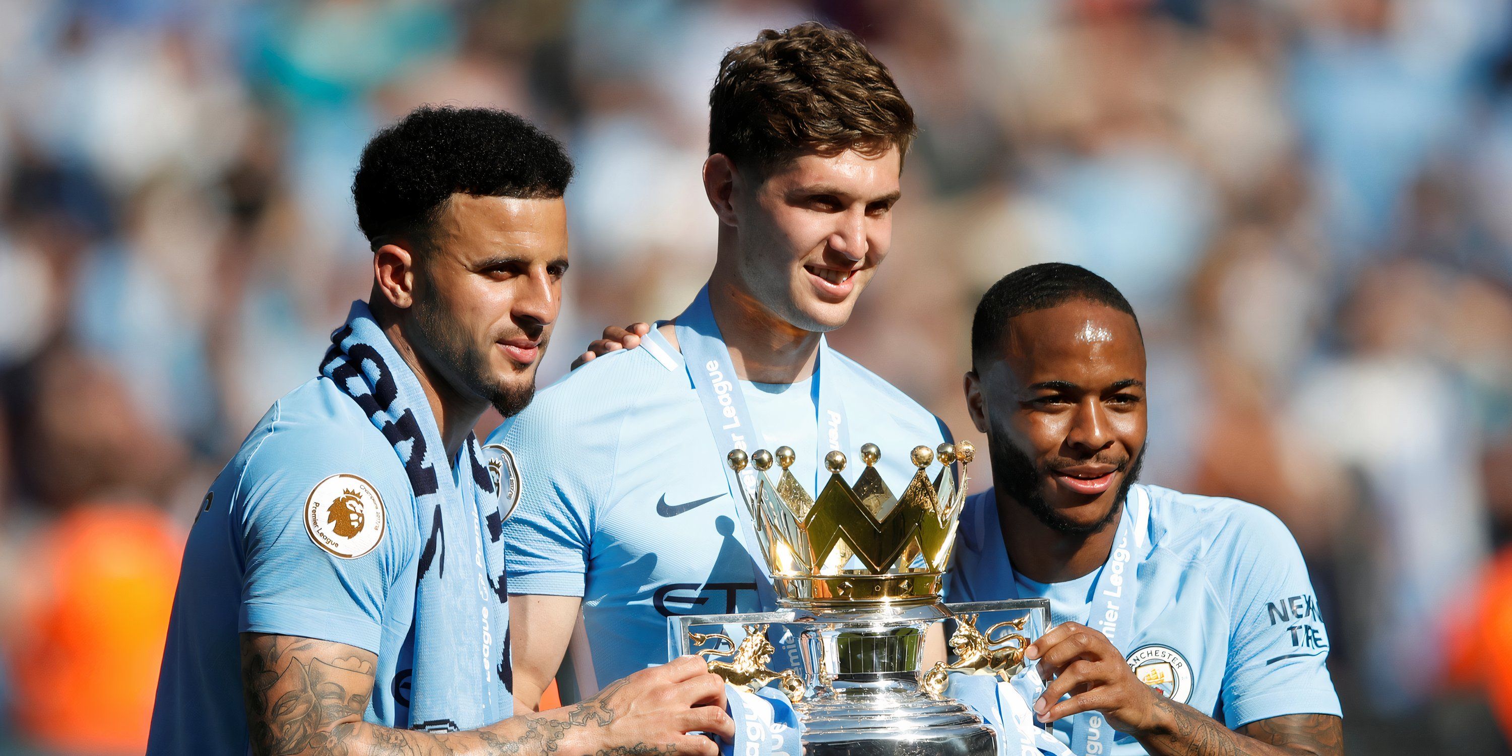 man-city-premier-league-2018-celebrate-trophy-1