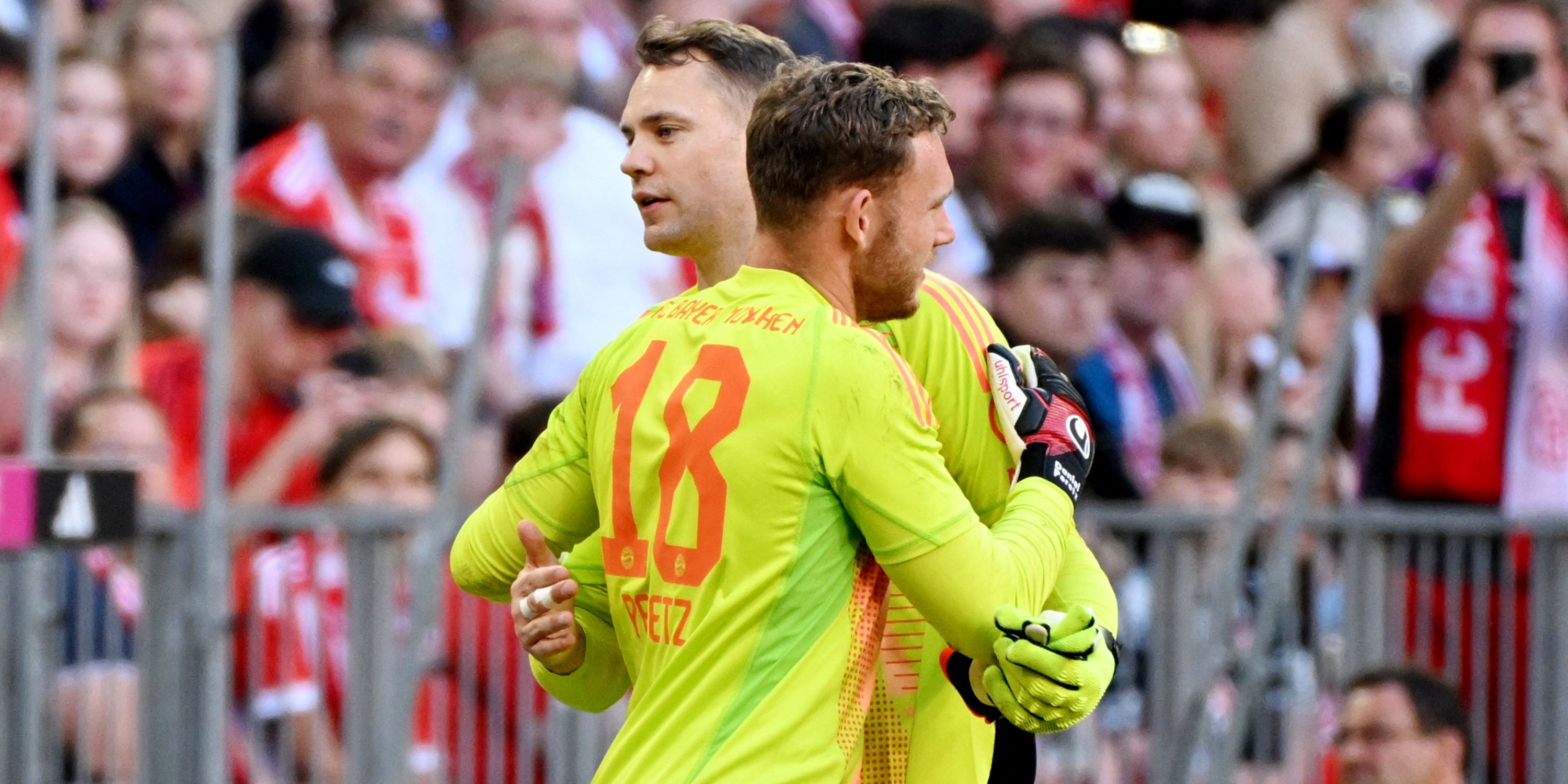 Bayern Munich goalkeepers Daniel Peretz and Manuel Neuer