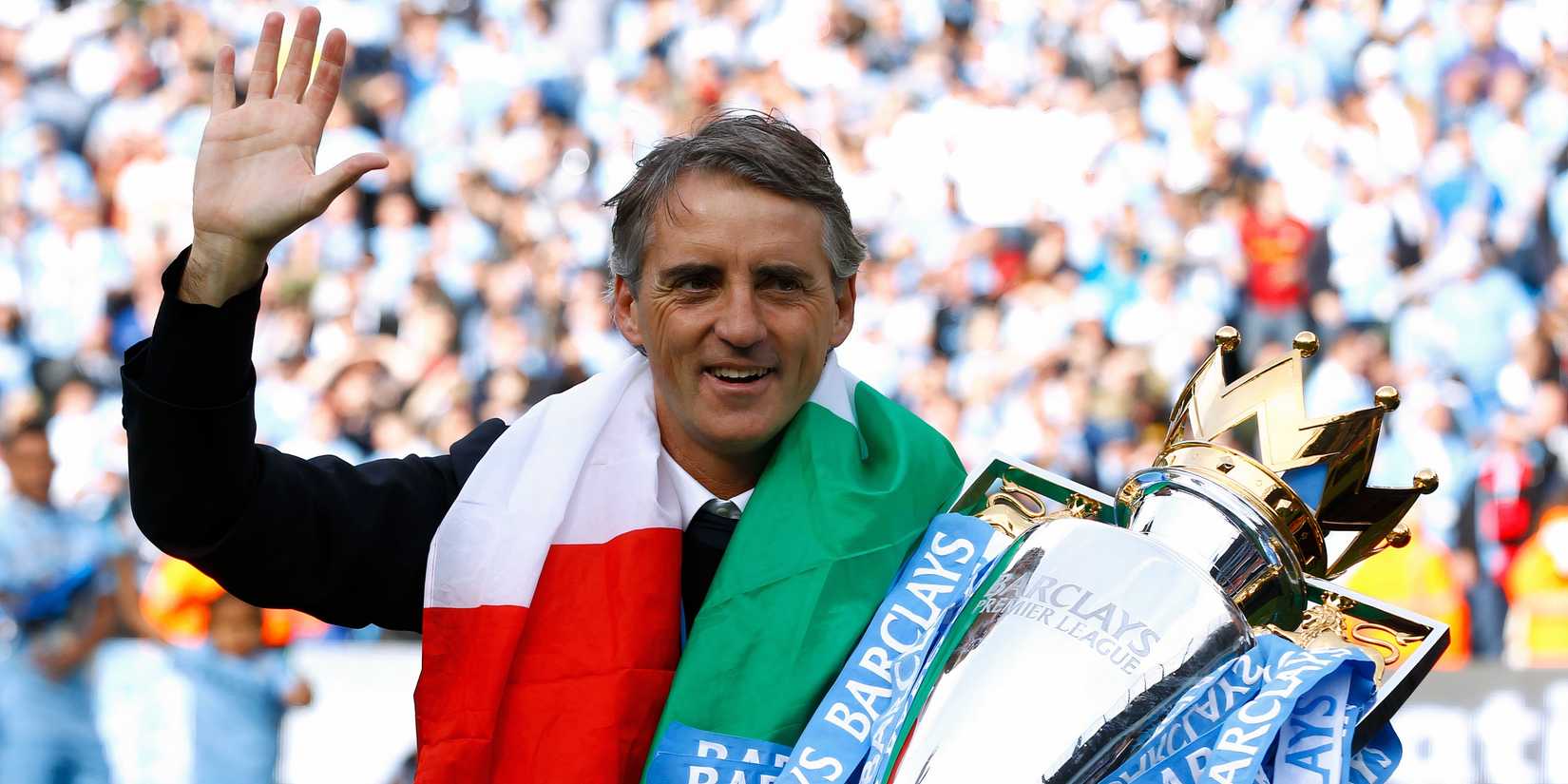 roberto-mancini-man-city-premier-league-trophy