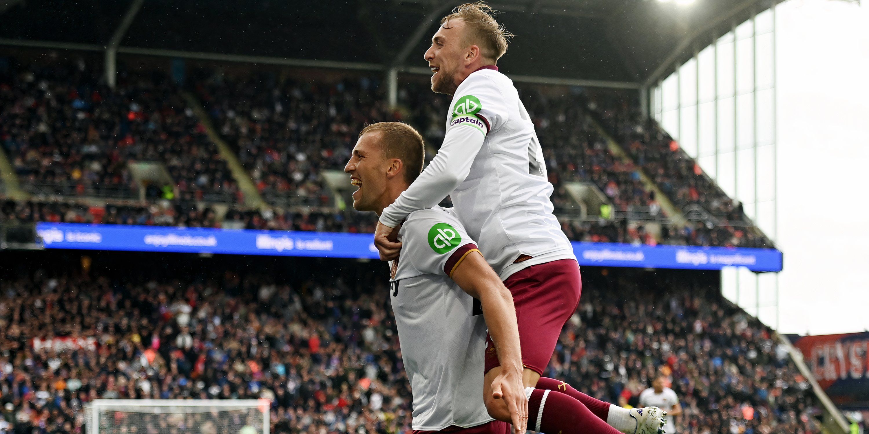 Tomas Soucek and Jarrod Bowen celebrate for West Ham