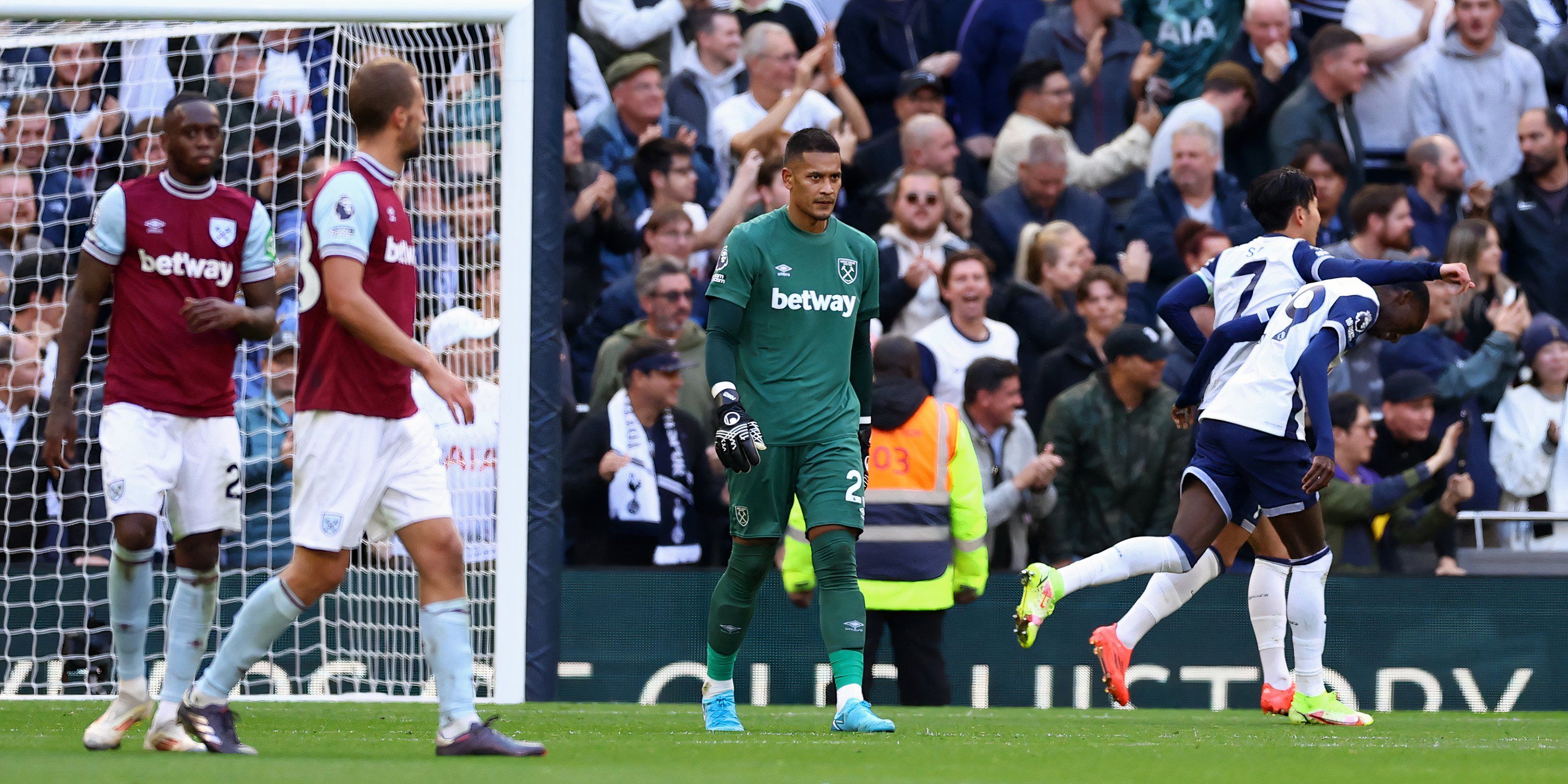 Heung-min Son and Pape Sarr celebrate-1