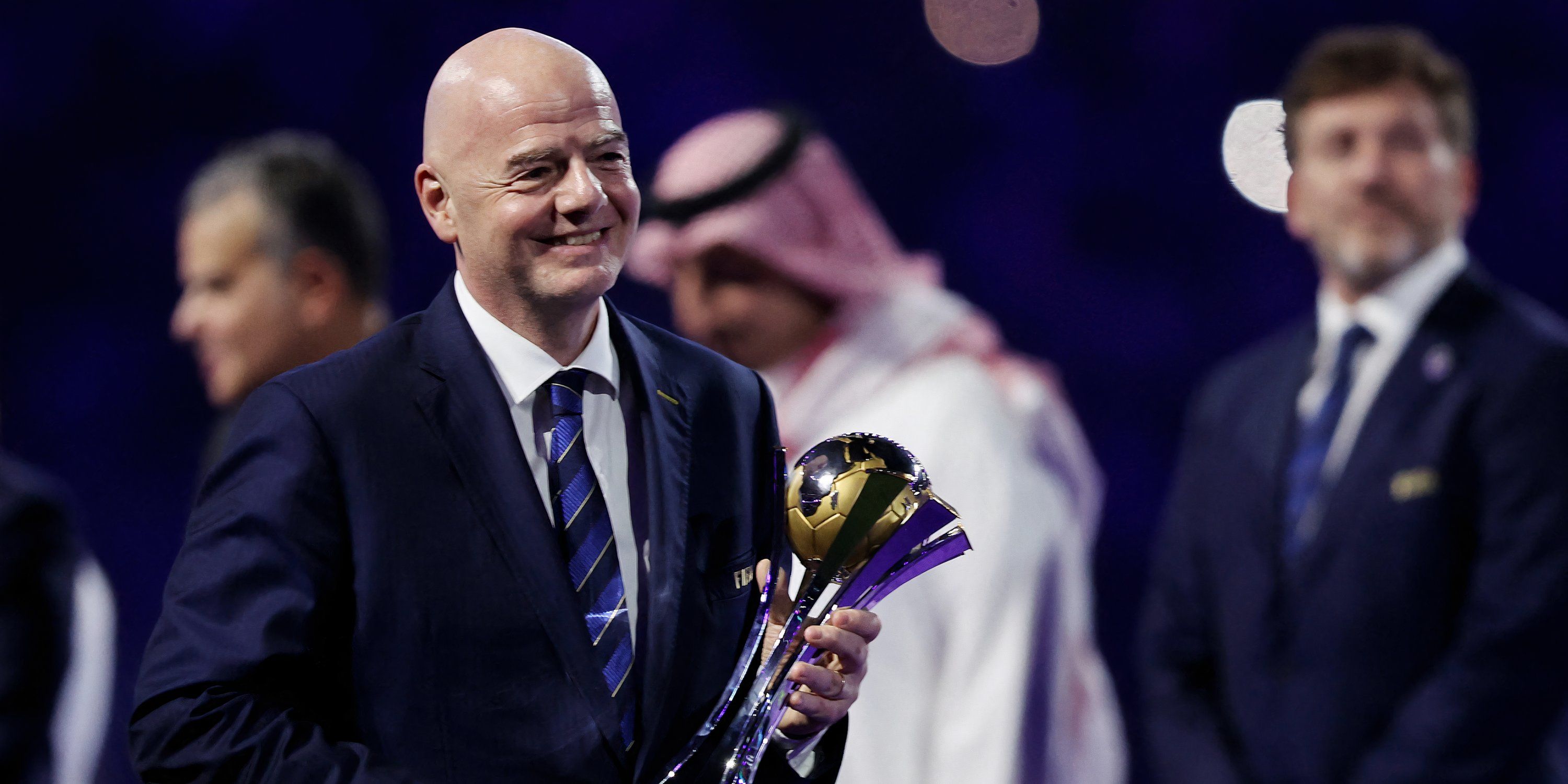 gianni-infantino-fifa-club-world-cup-trophy