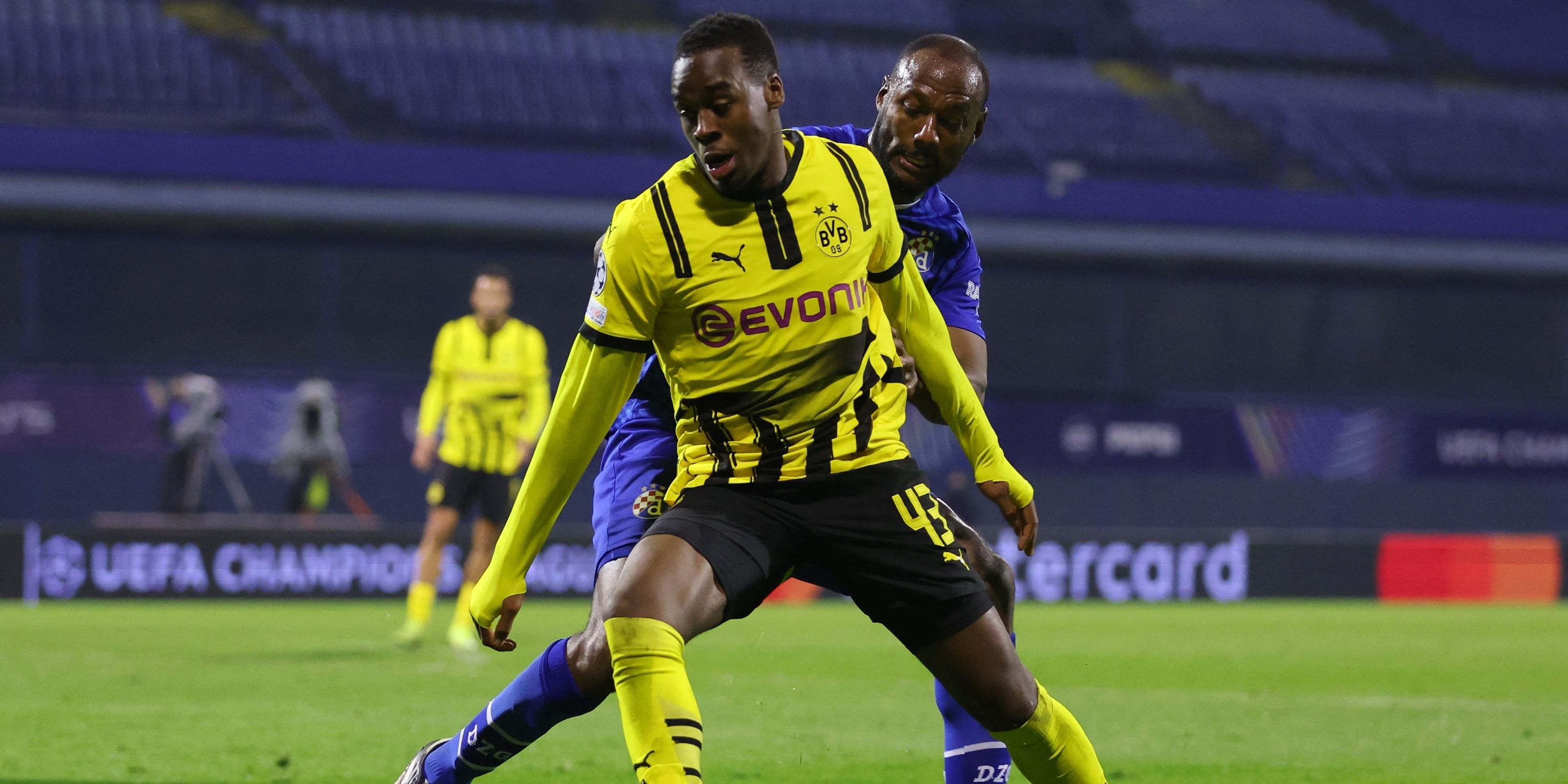 Borussia Dortmund's Jamie Bynoe-Gittens in action with GNK Dinamo Zagreb's Kevin Theophile-Catherine