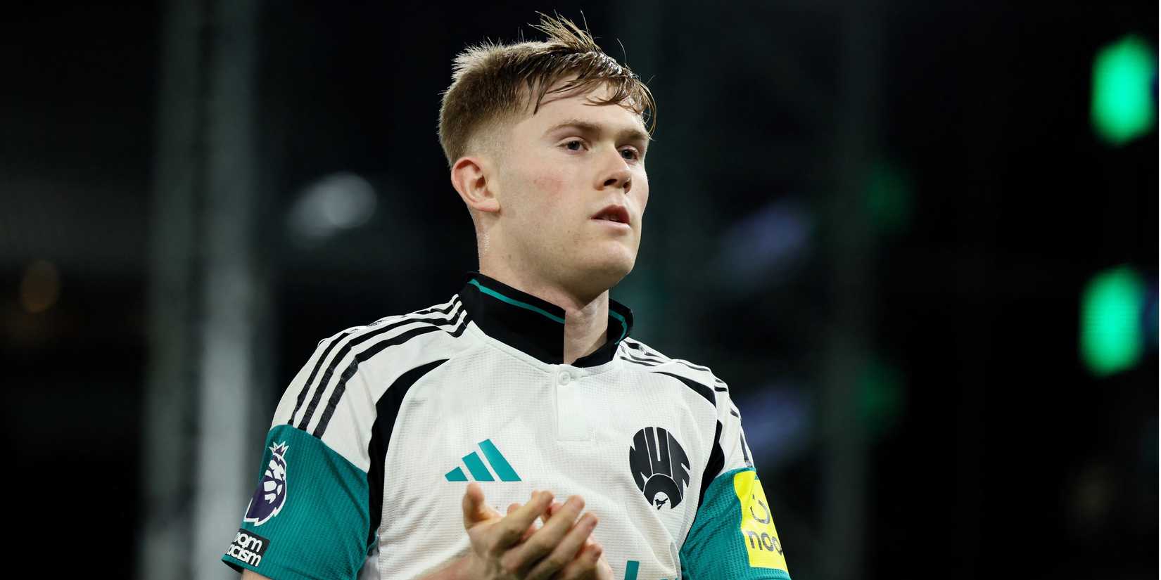 Льюис Холл в форме Ньюкасла