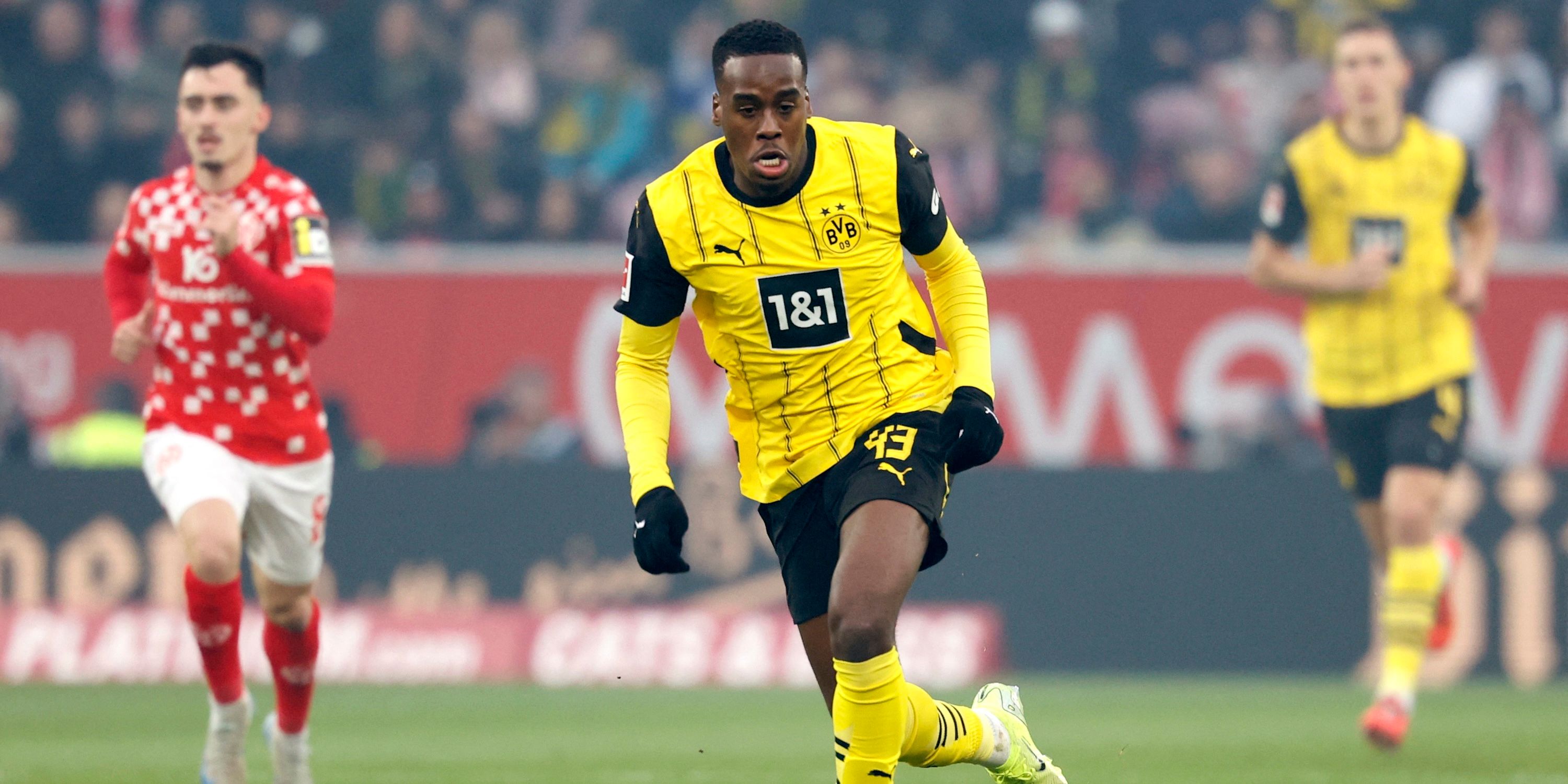 Borussia Dortmund's Jamie Bynoe-Gittens in action