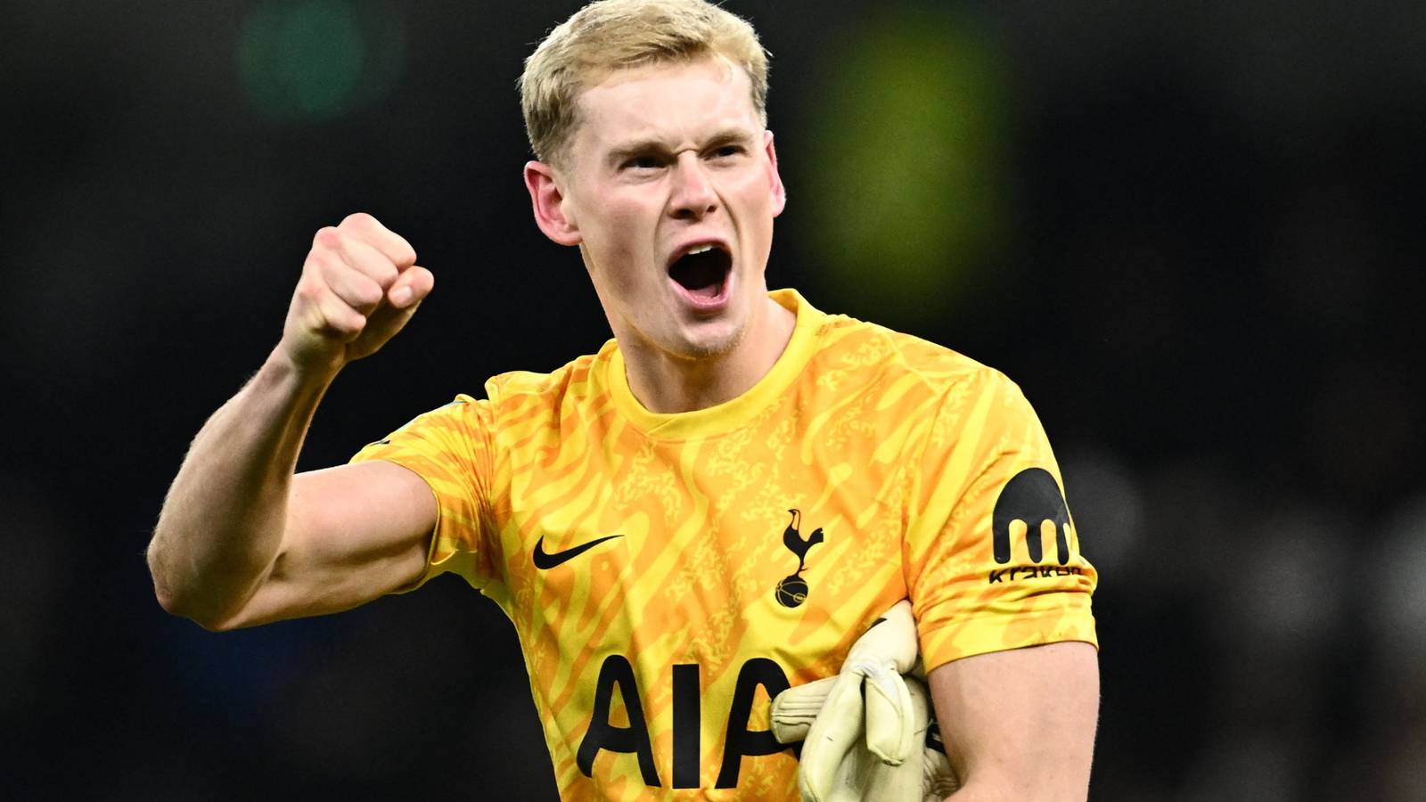 West Ham's chances of signing Radu Dragusin with Antonin Kinsky amid Tottenham talks