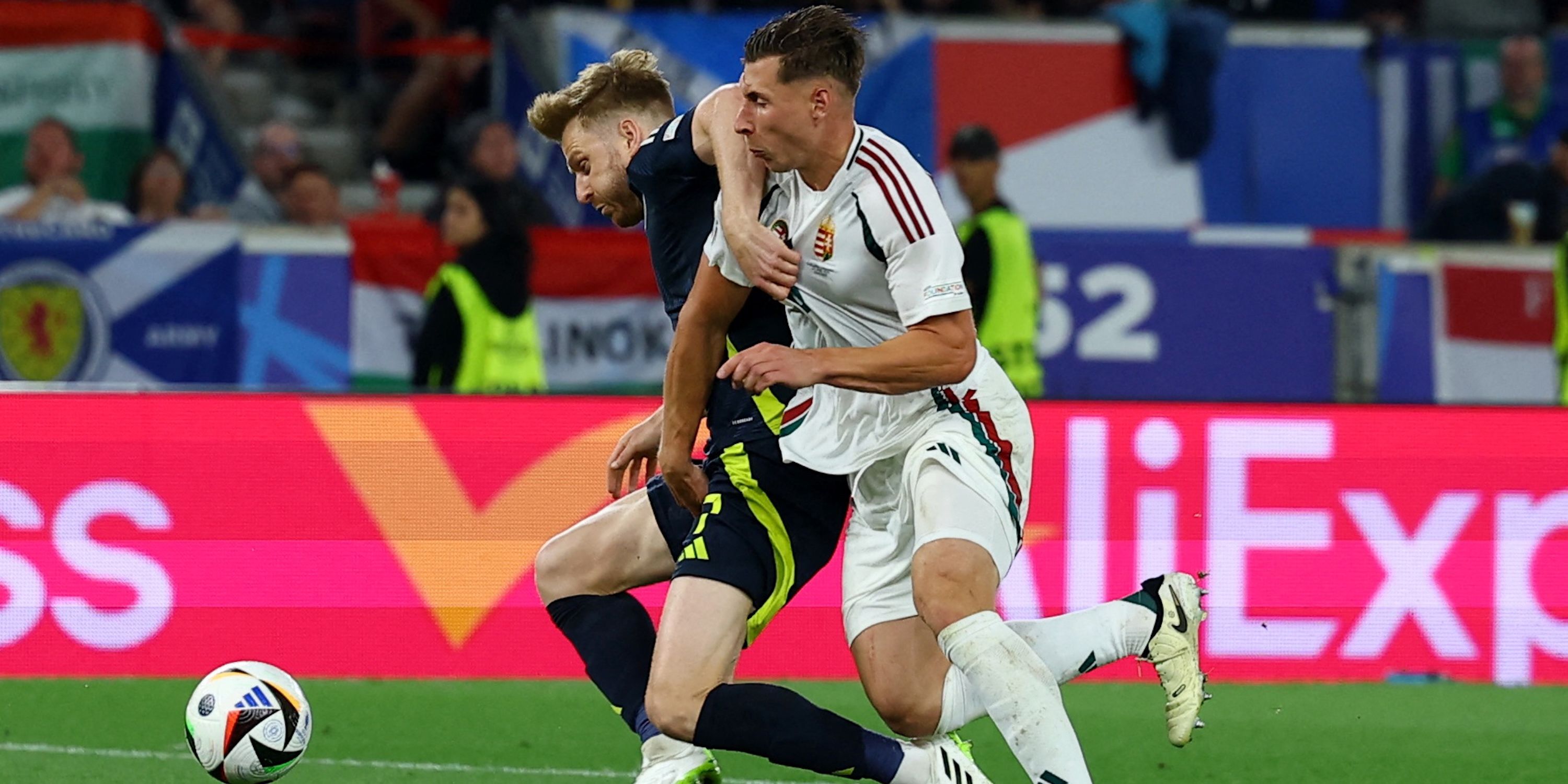 Scotland's Stuart Armstrong in action with Hungary's Willi Orban-1