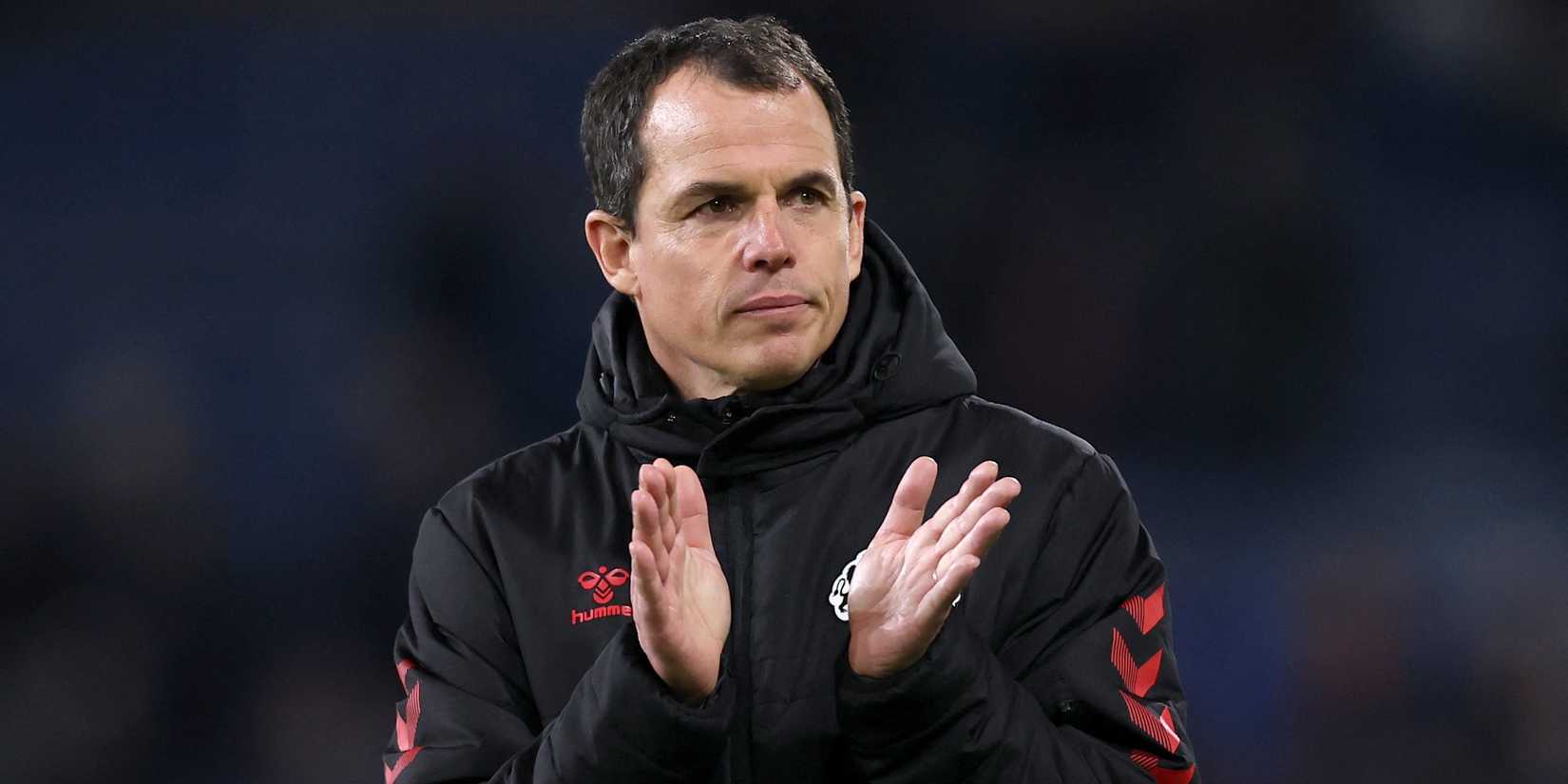 Manajer Sunderland Regis Le Bris bertepuk tangan setelah pertandingan-1