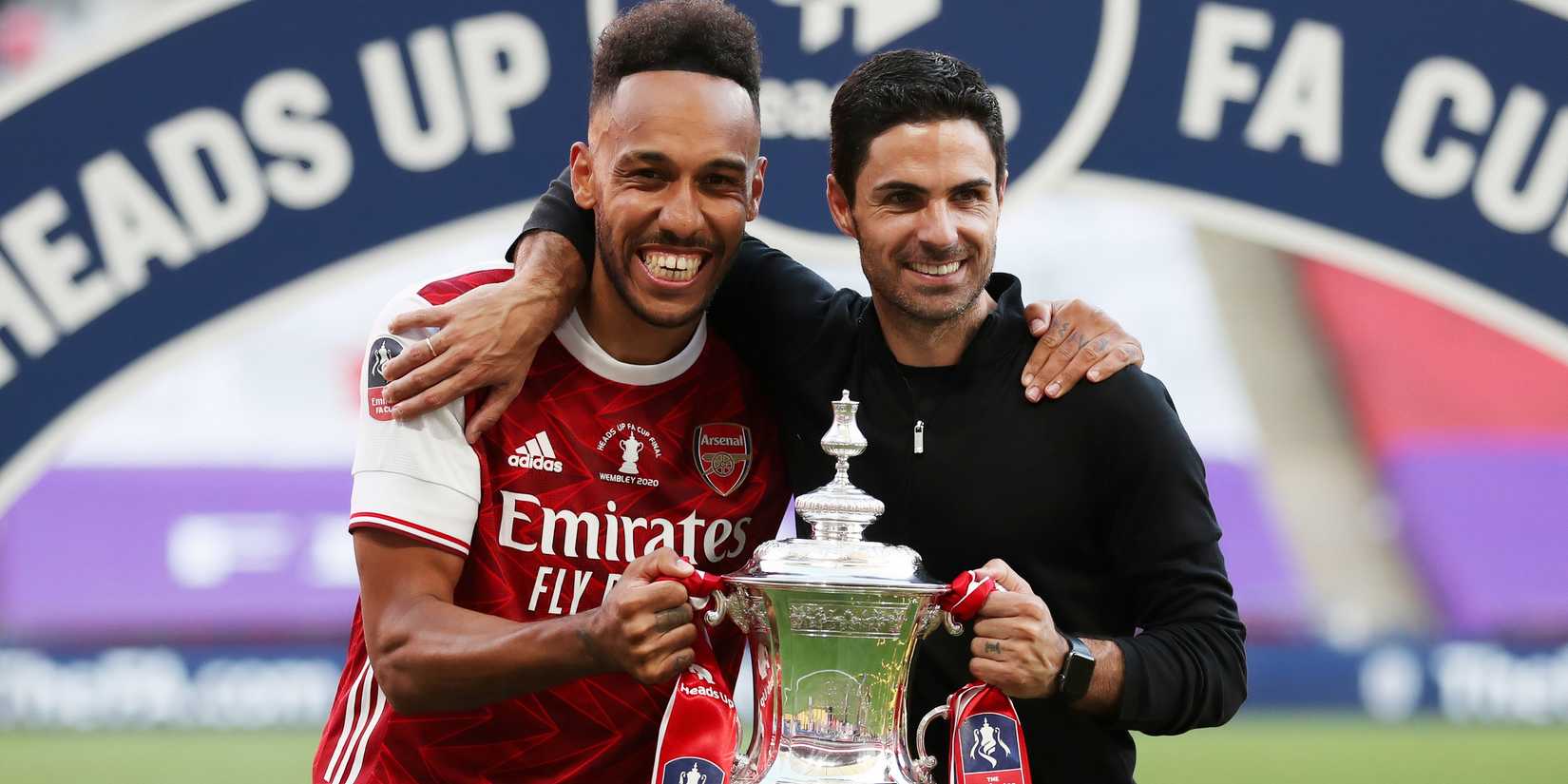 Arsenal-FA-Cuph-Trophy-AUBABABIMEYAL