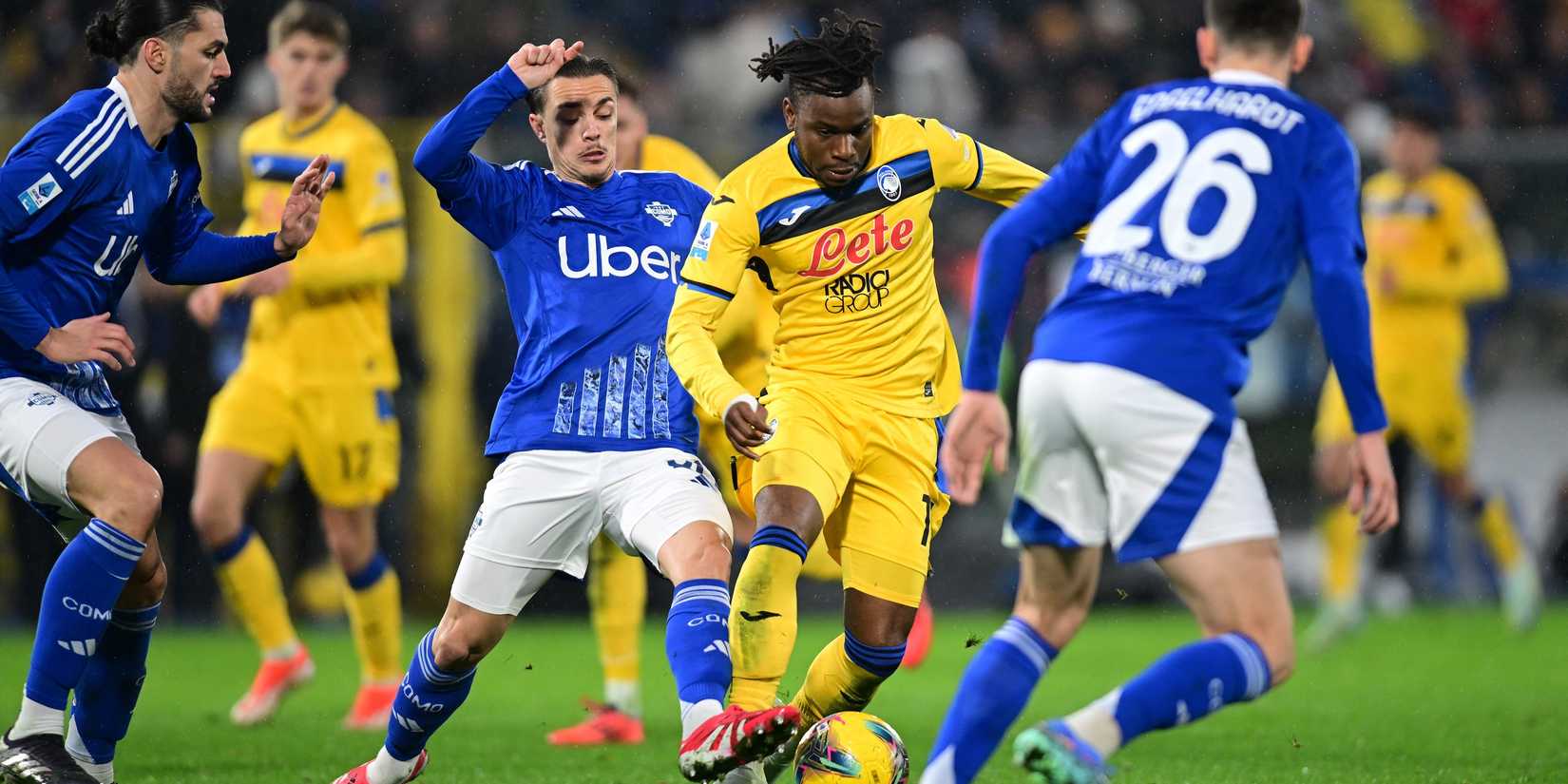 Atalanta`s Ademola Lookman in action with Como`s Maxence Caqueret