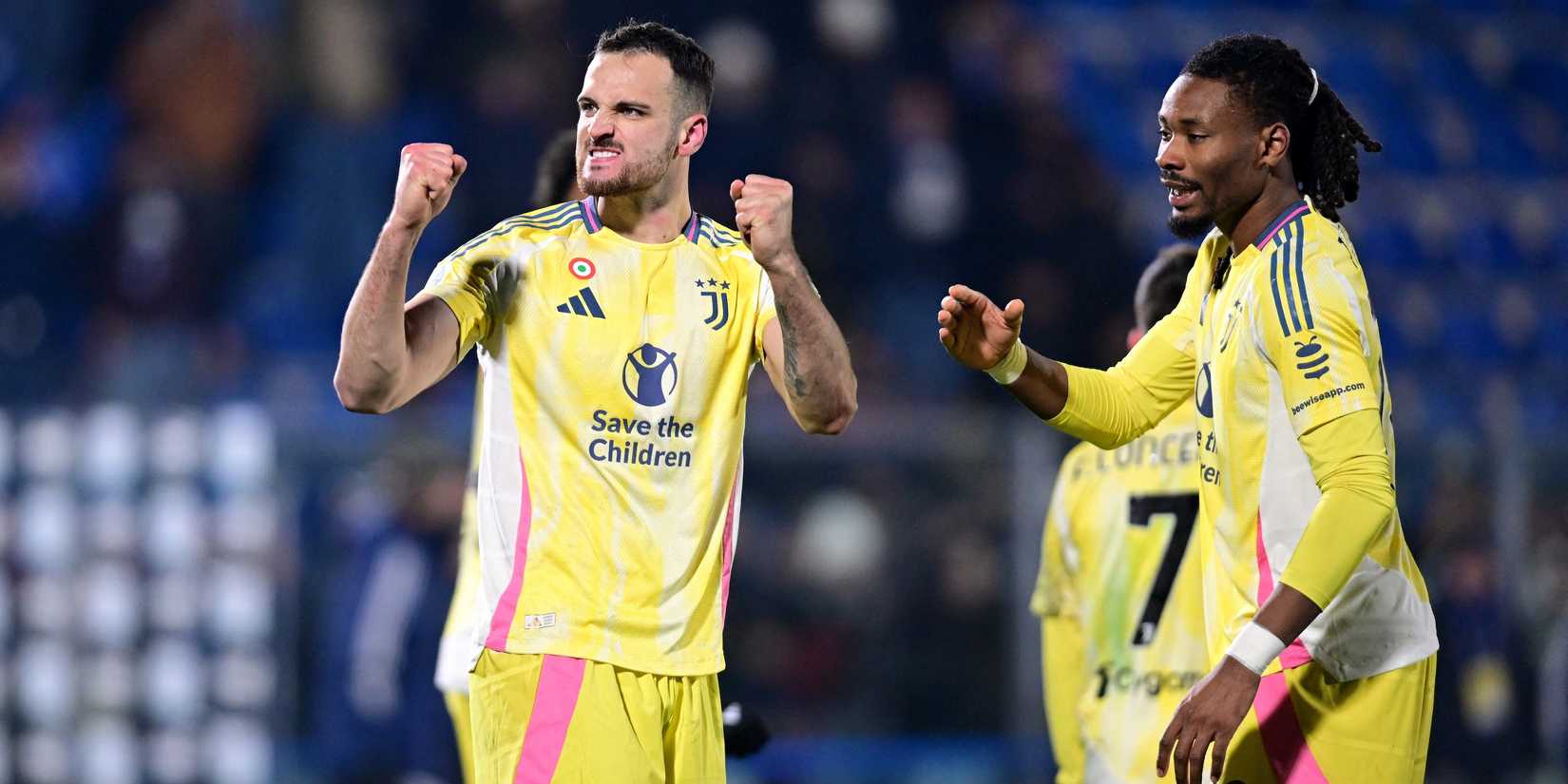 Federico Gatti e Ceferin Toram, da Juventus, comemoram após a partida
