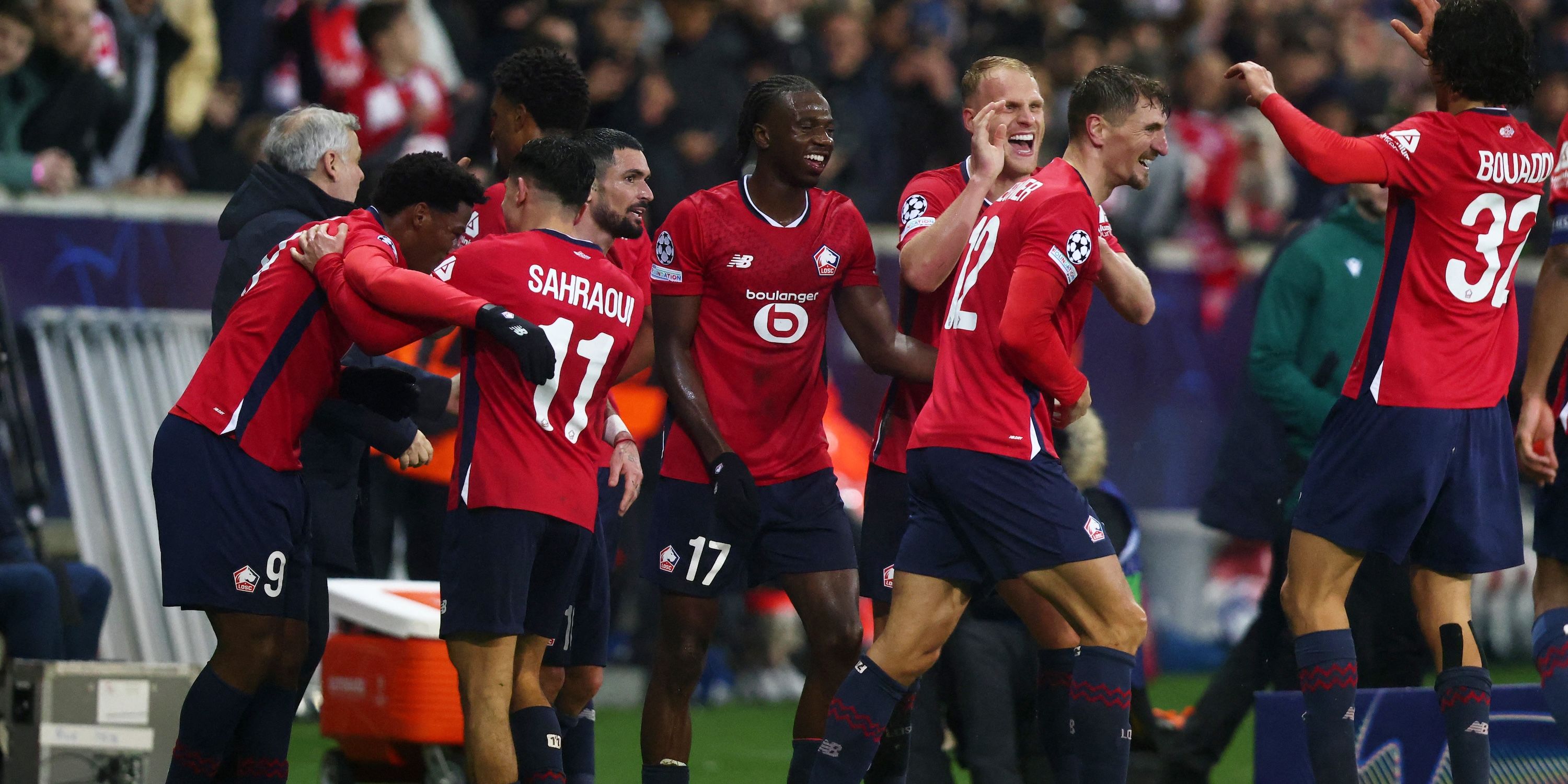 يحتفل جوناثان ديفيد دي ليل بملاحظة هدفهم الرابع