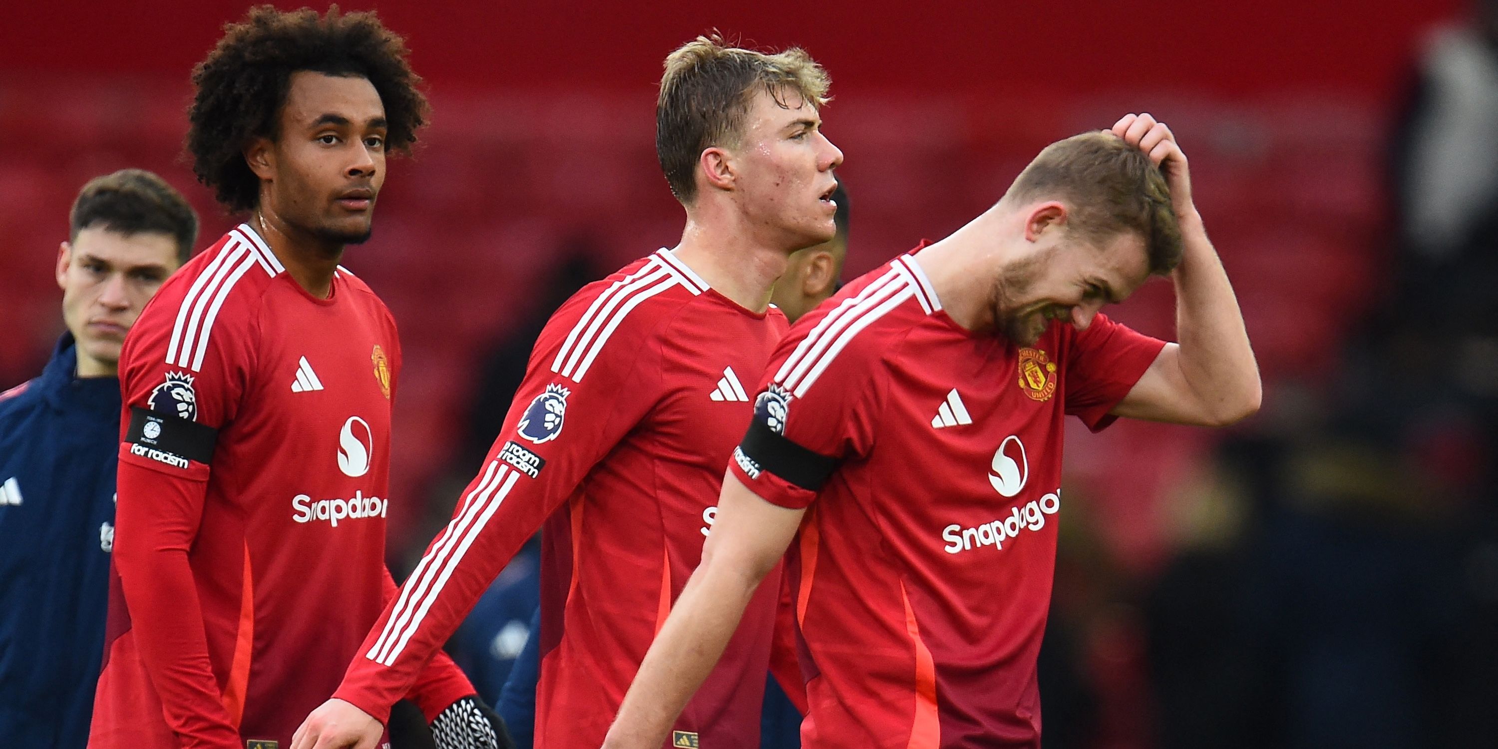 Manchester United's Rasmus Hojlund and teammates look dejected after the match