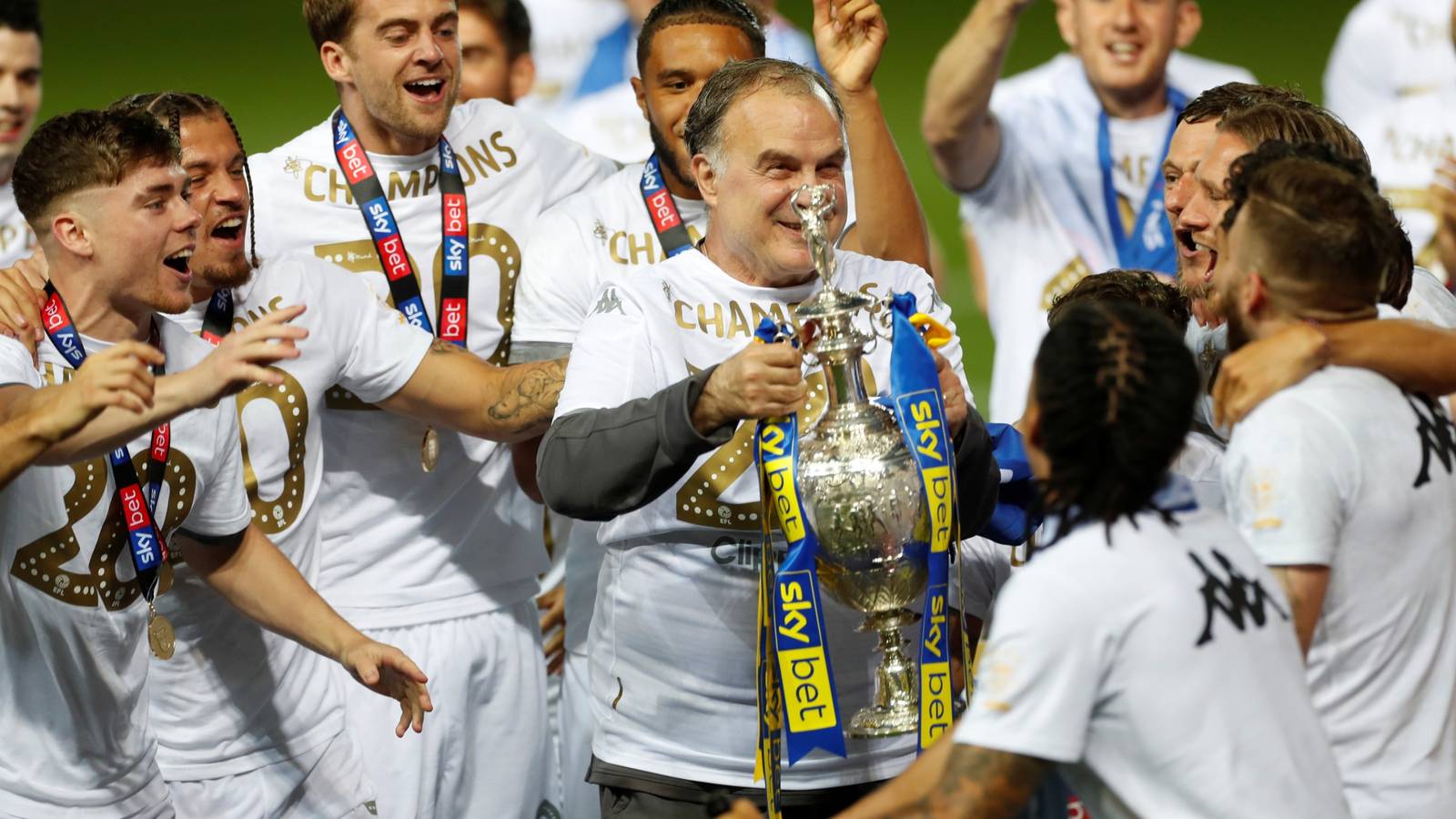He's a lot like Bielsa: Leeds could sack Farke for "special" 4-2-3-1 manager