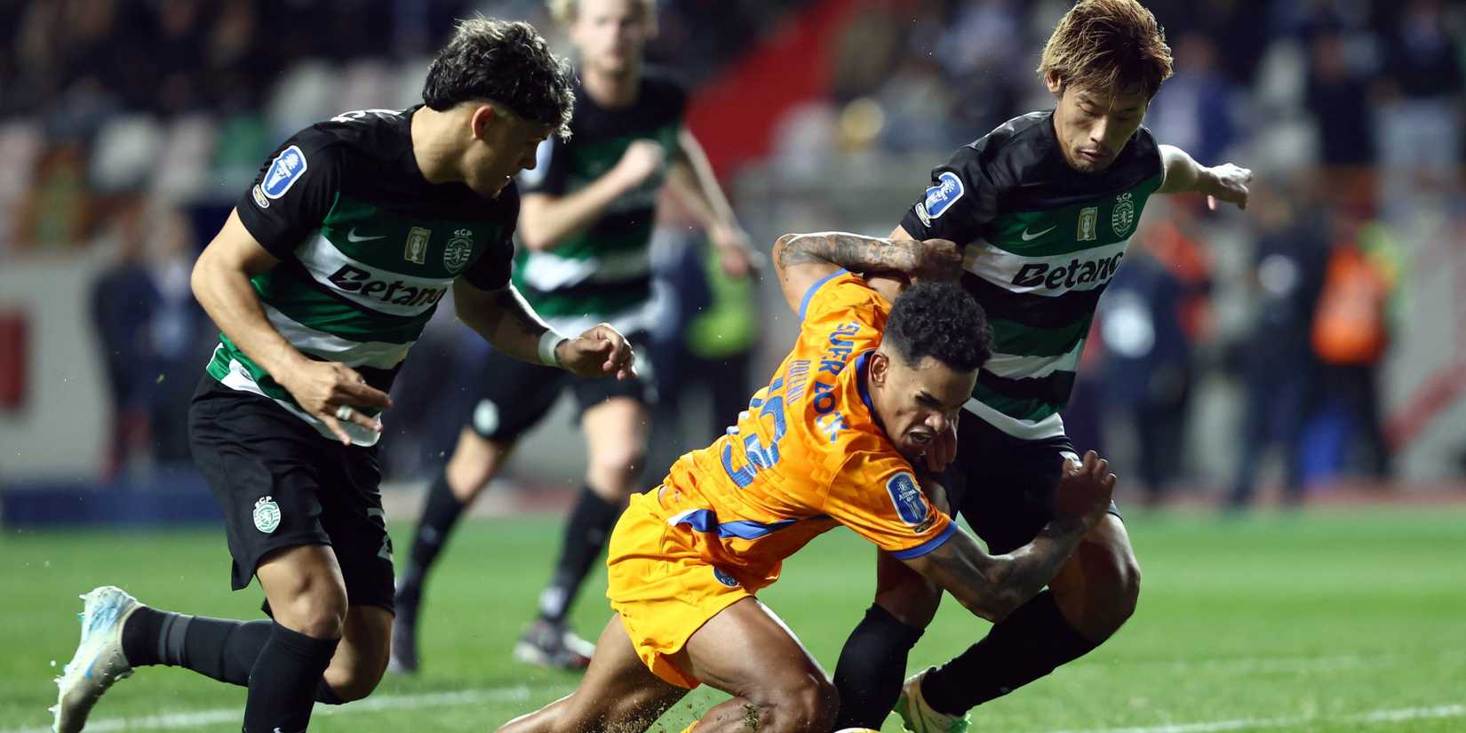 Trophy-laden player ready to join Leeds once they confirm Premier ...
