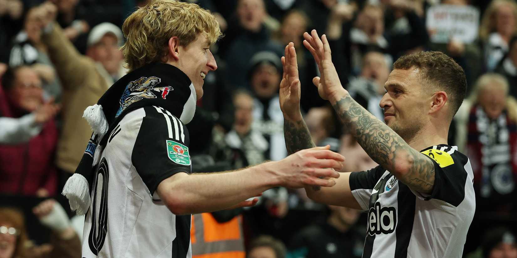 Anthony Gordon from Newcastle United is celebrating his second goal with Kiran Trepeier