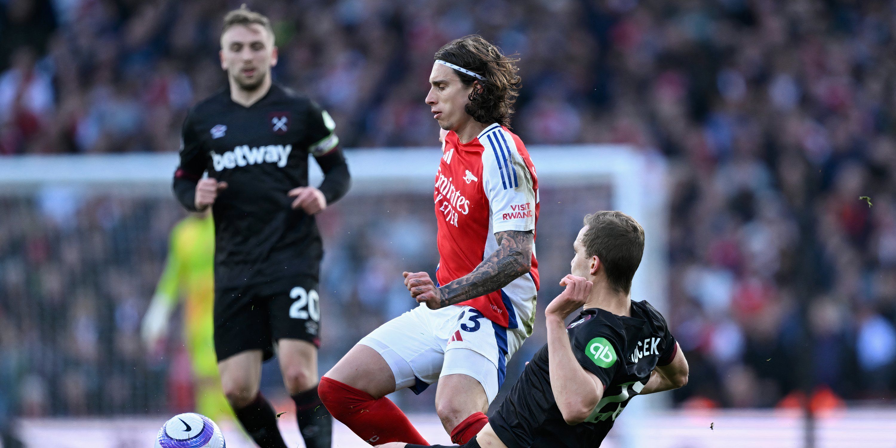 Riccardo Calfiori in action for Arsenal